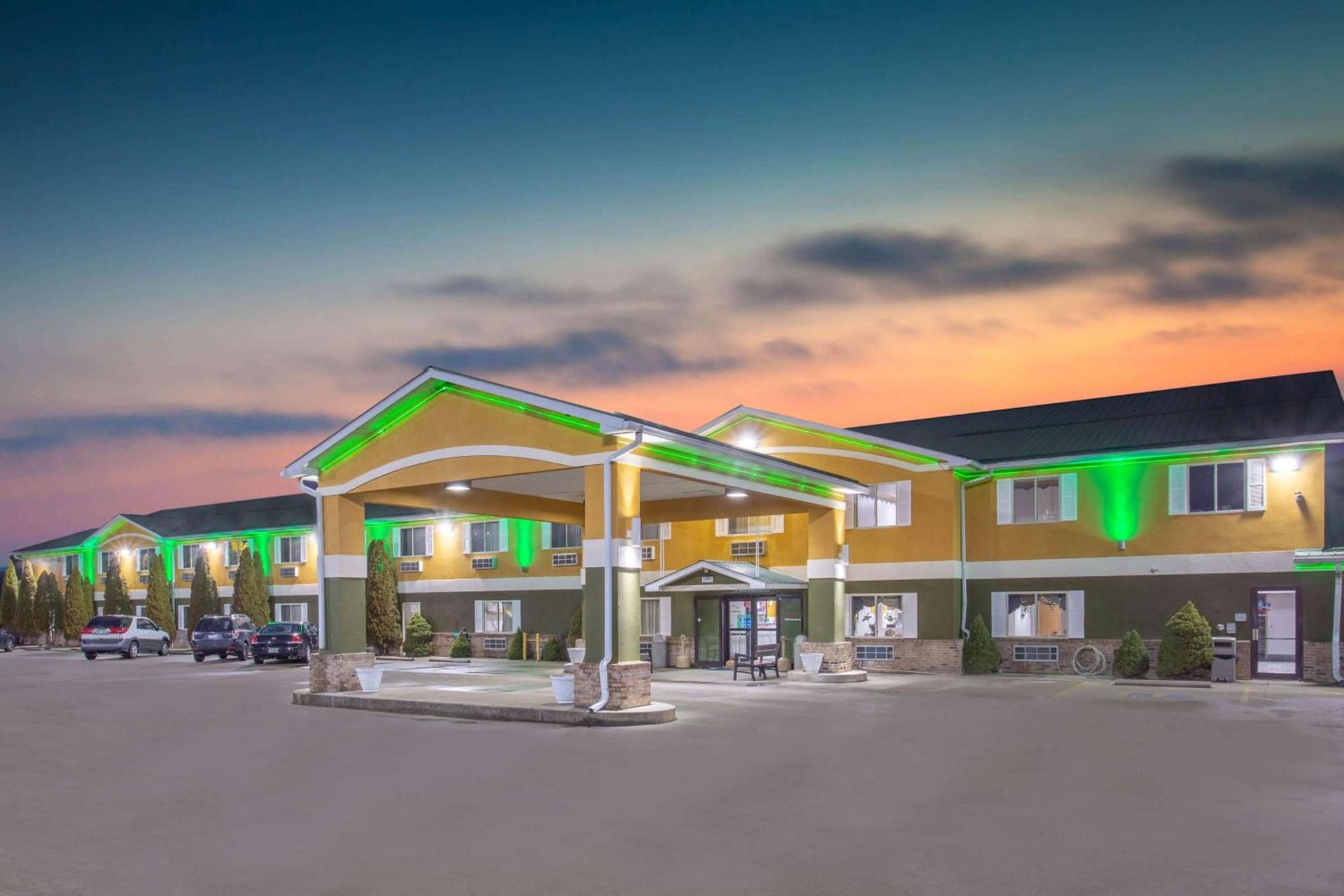 Super 8 by Wyndham Bedford photo 22