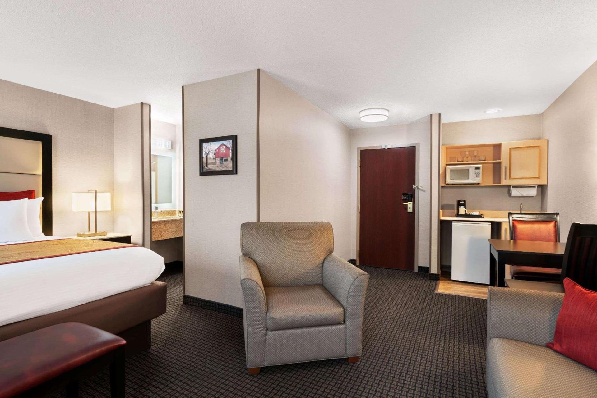 Lancaster Suites photo 22