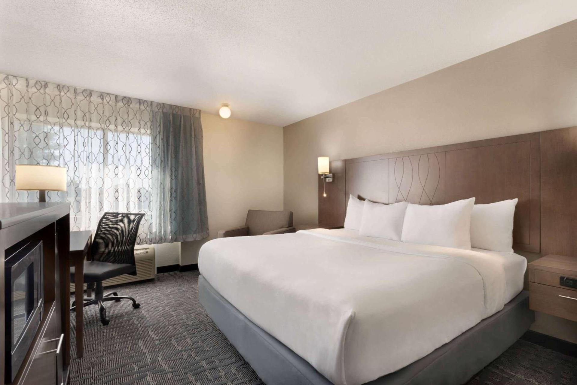 Baymont by Wyndham Des Moines North photo 10