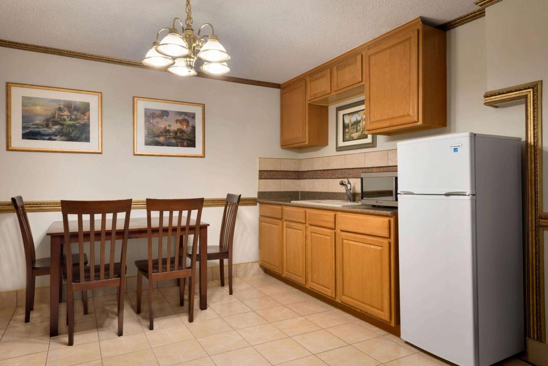 Baymont by Wyndham Des Moines North photo 17