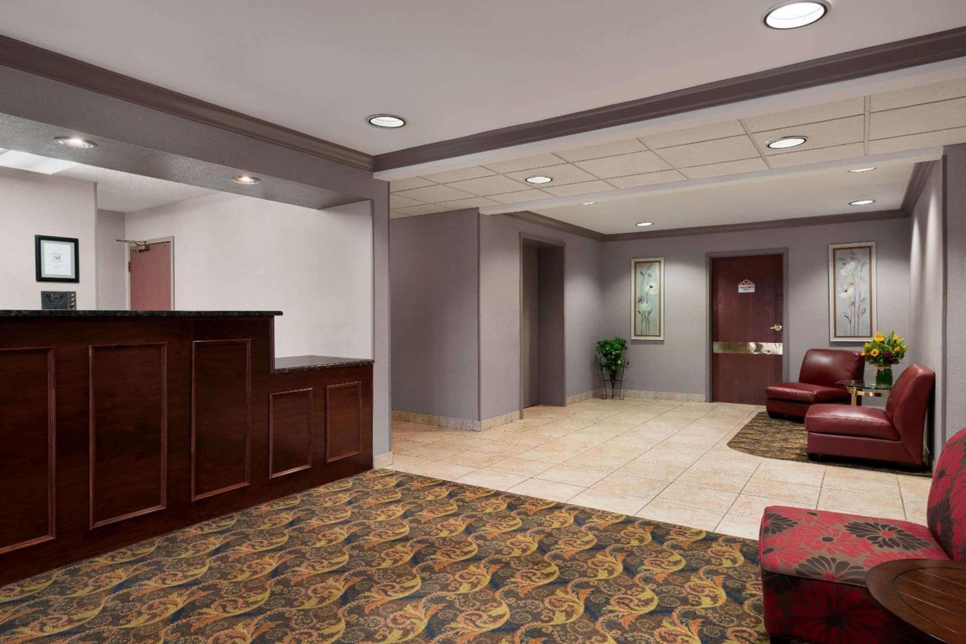 Lancaster Suites photo 18