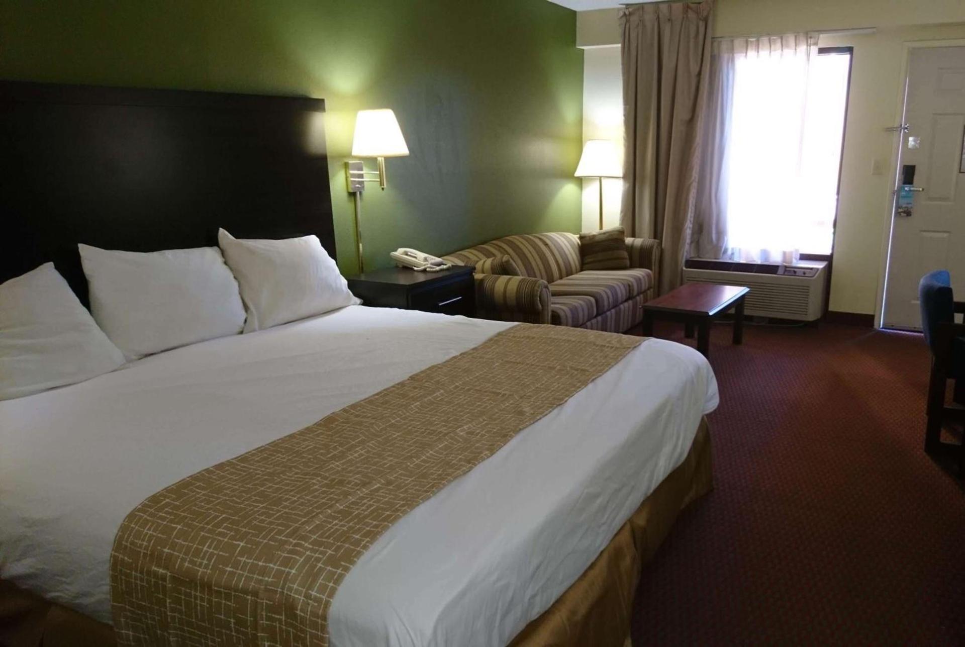 Travelodge by Wyndham Knoxville East photo 14