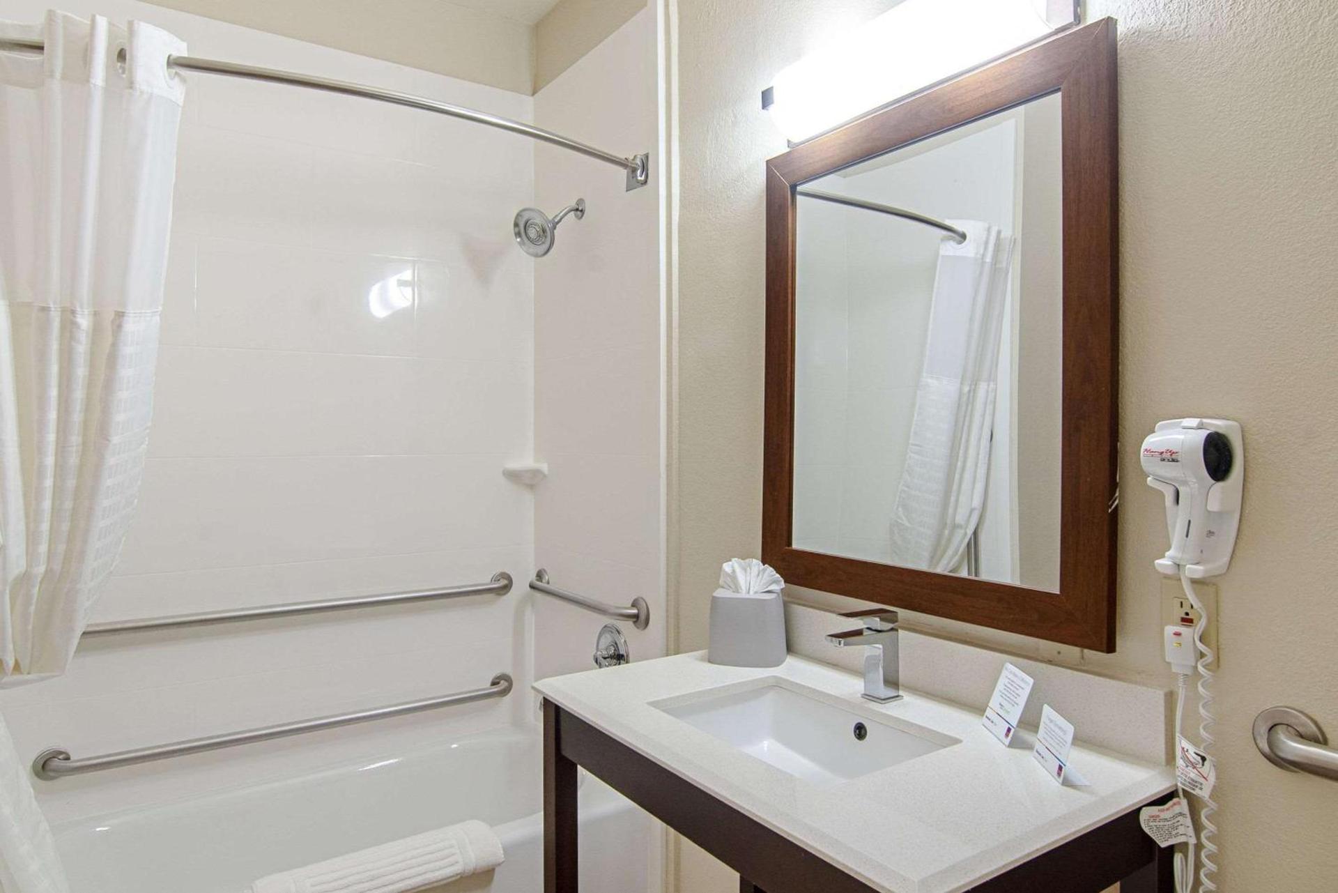 Comfort Suites NW Dallas Near Love Field photo 14