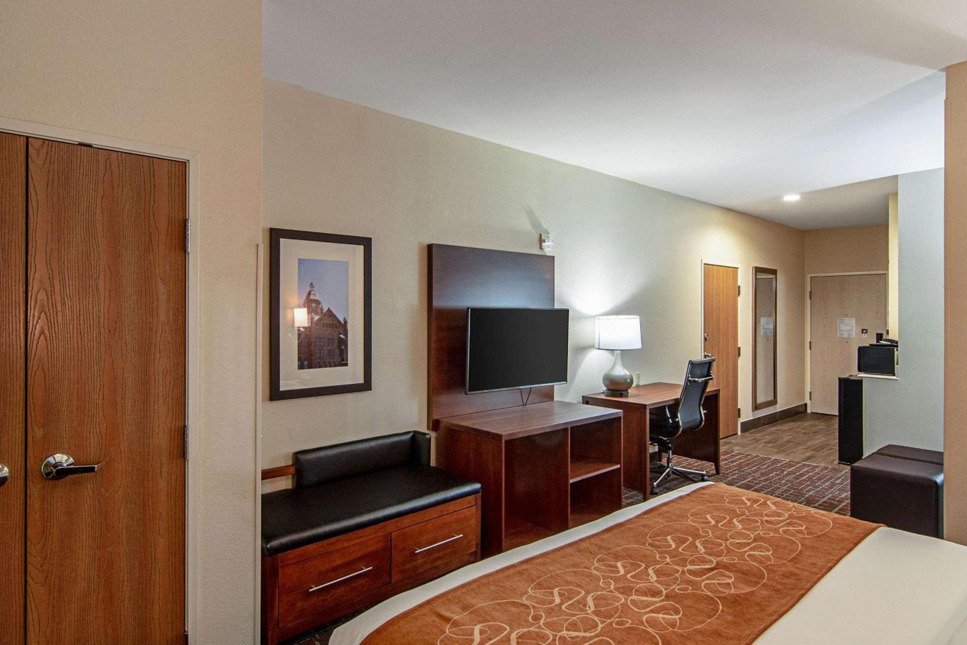Comfort Suites NW Dallas Near Love Field photo 17