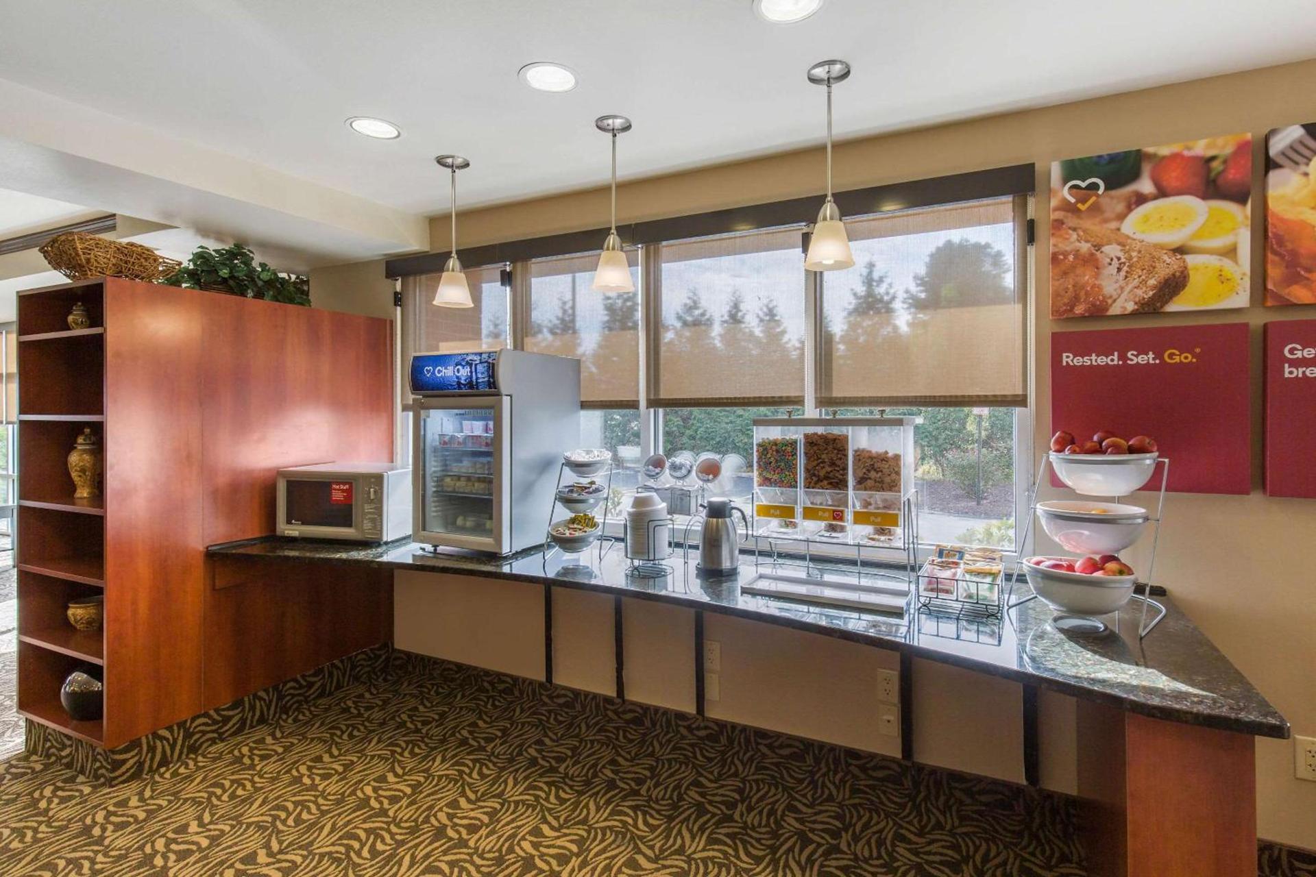 Comfort Suites Seaford photo 33