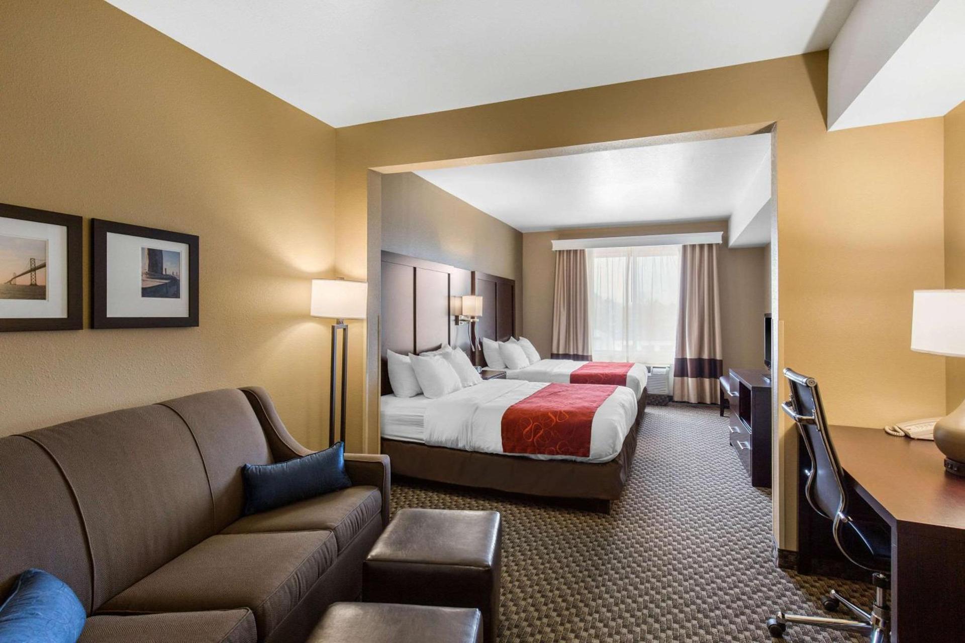 Comfort Suites Seaford photo 25