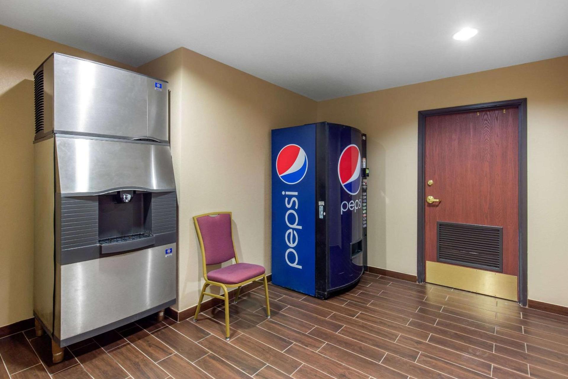 Comfort Suites Seaford photo 36