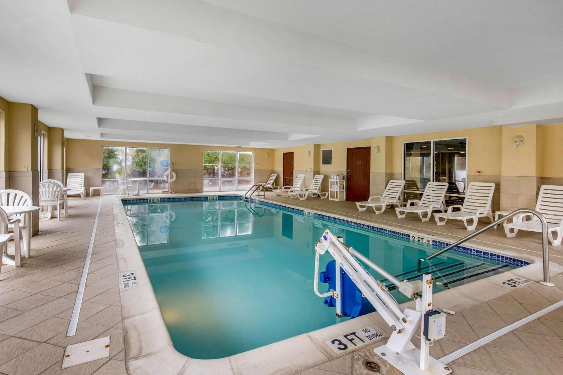 Comfort Suites Seaford photo 31