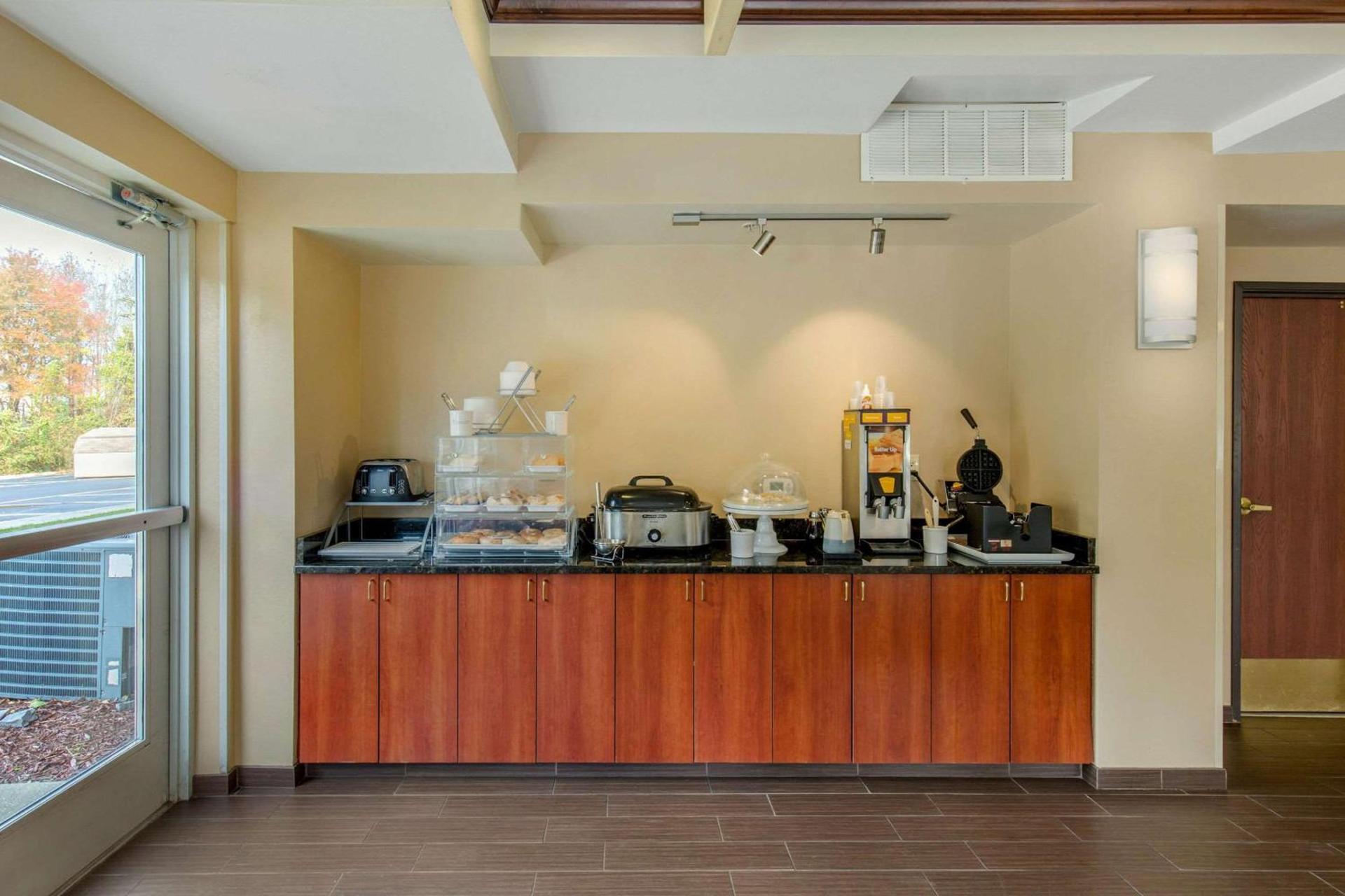 Comfort Suites Seaford photo 34