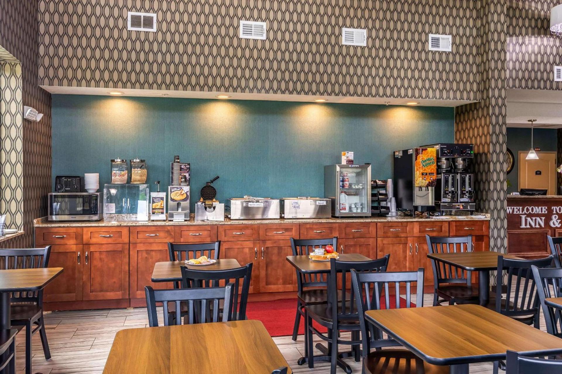 Rodeway Inn & Suites photo 10