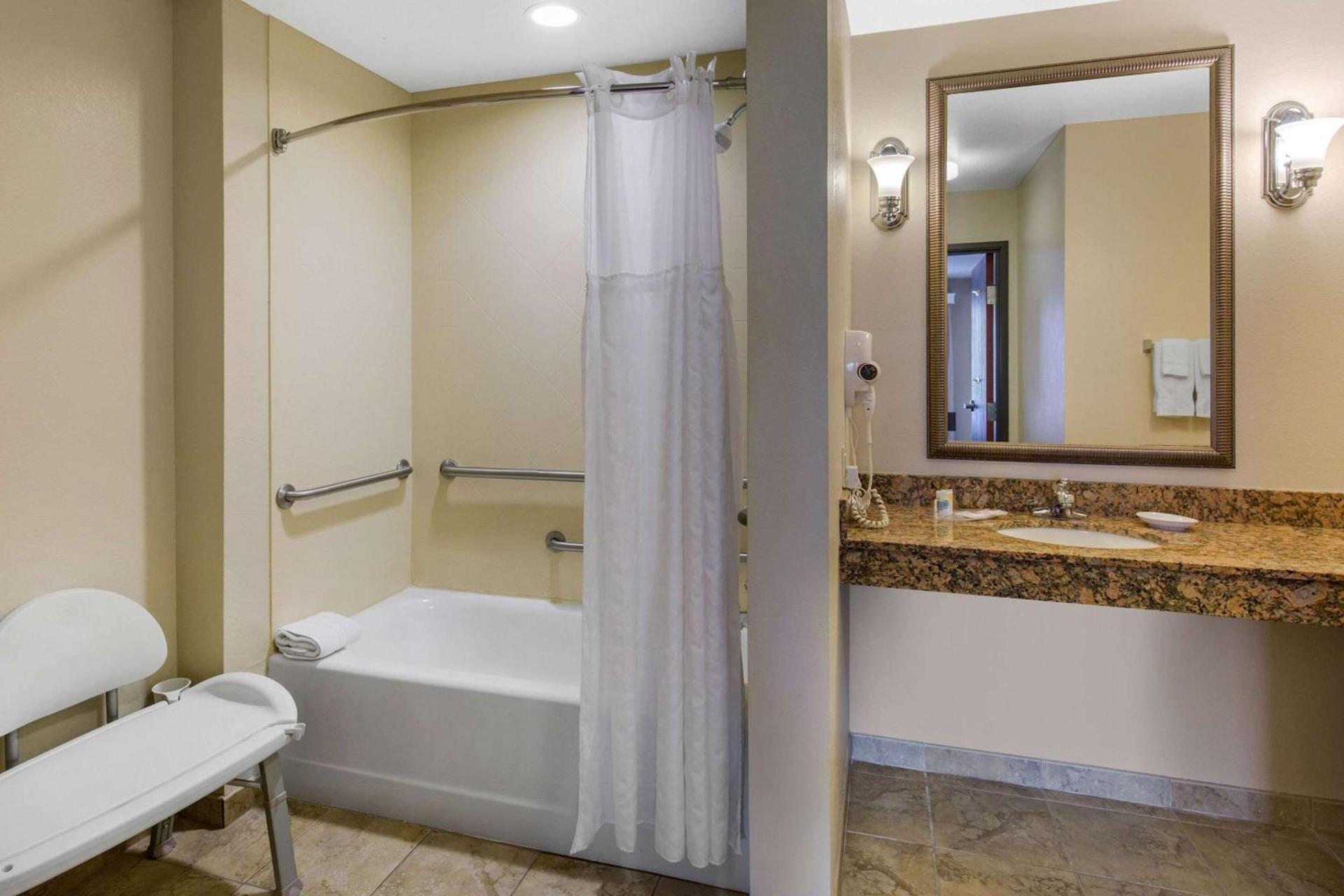 Comfort Suites Seaford photo 24