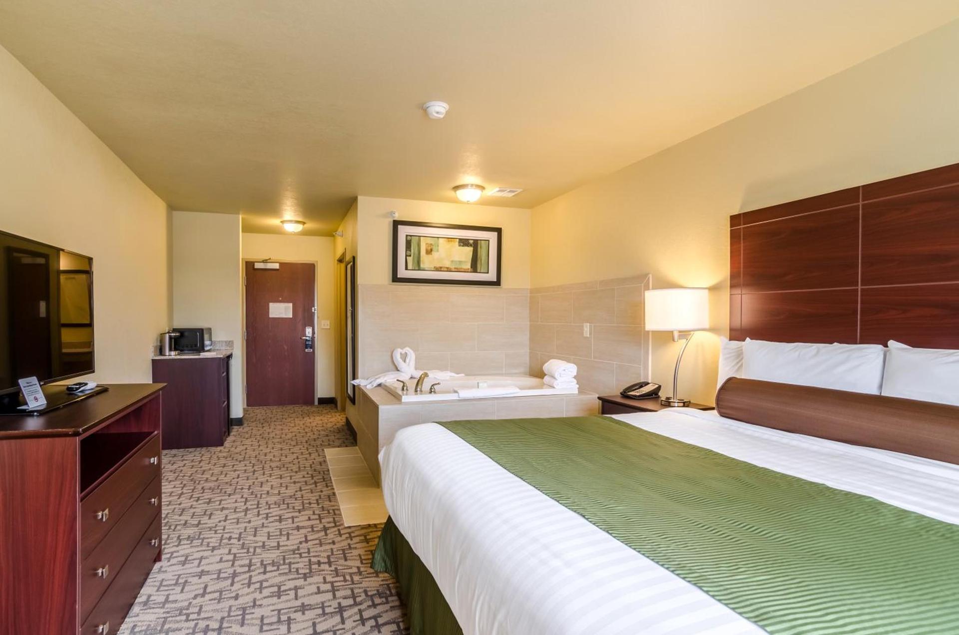 Cobblestone Inn & Suites - Oberlin photo 12
