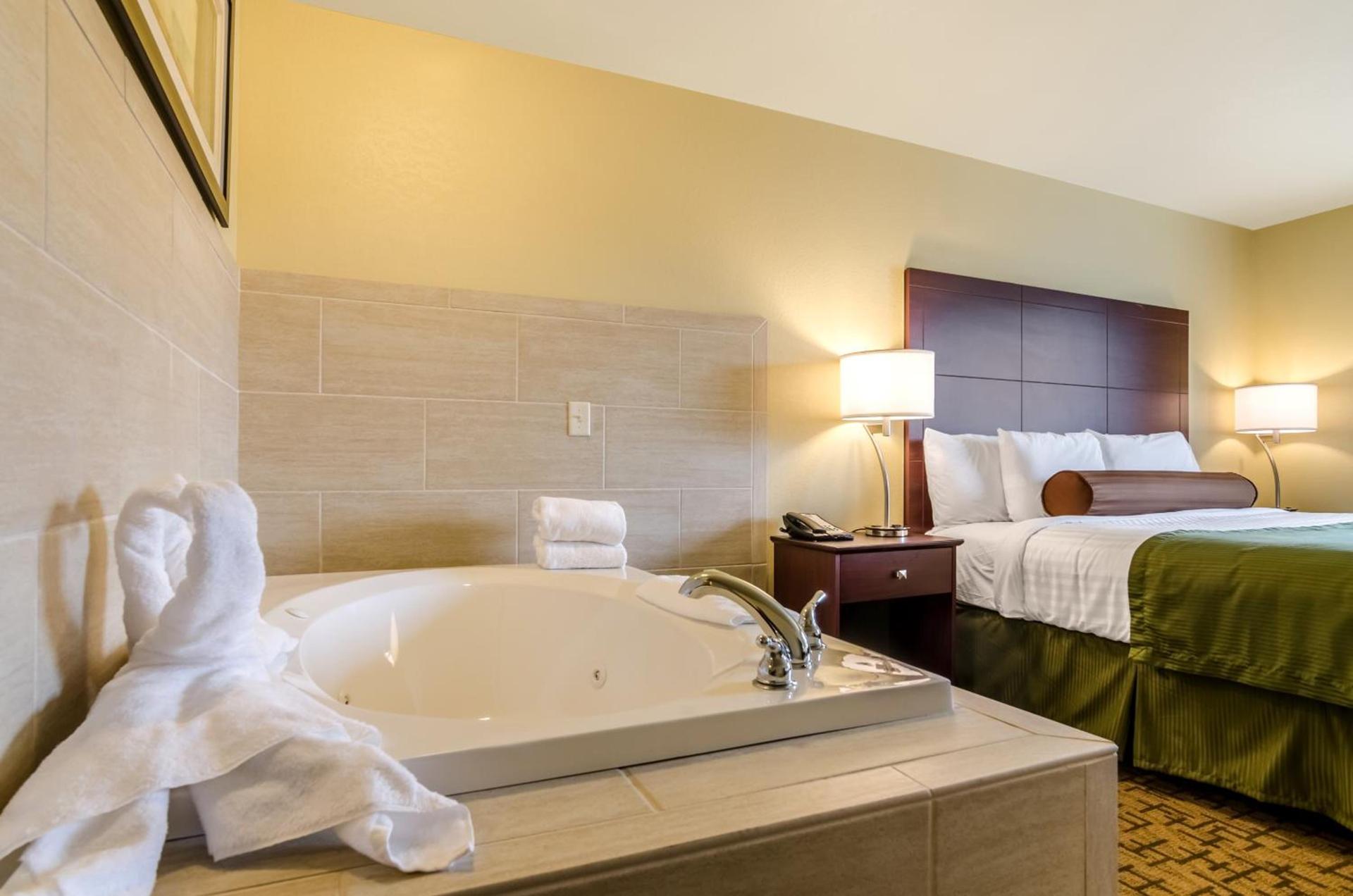 Cobblestone Inn & Suites - Oberlin photo 11