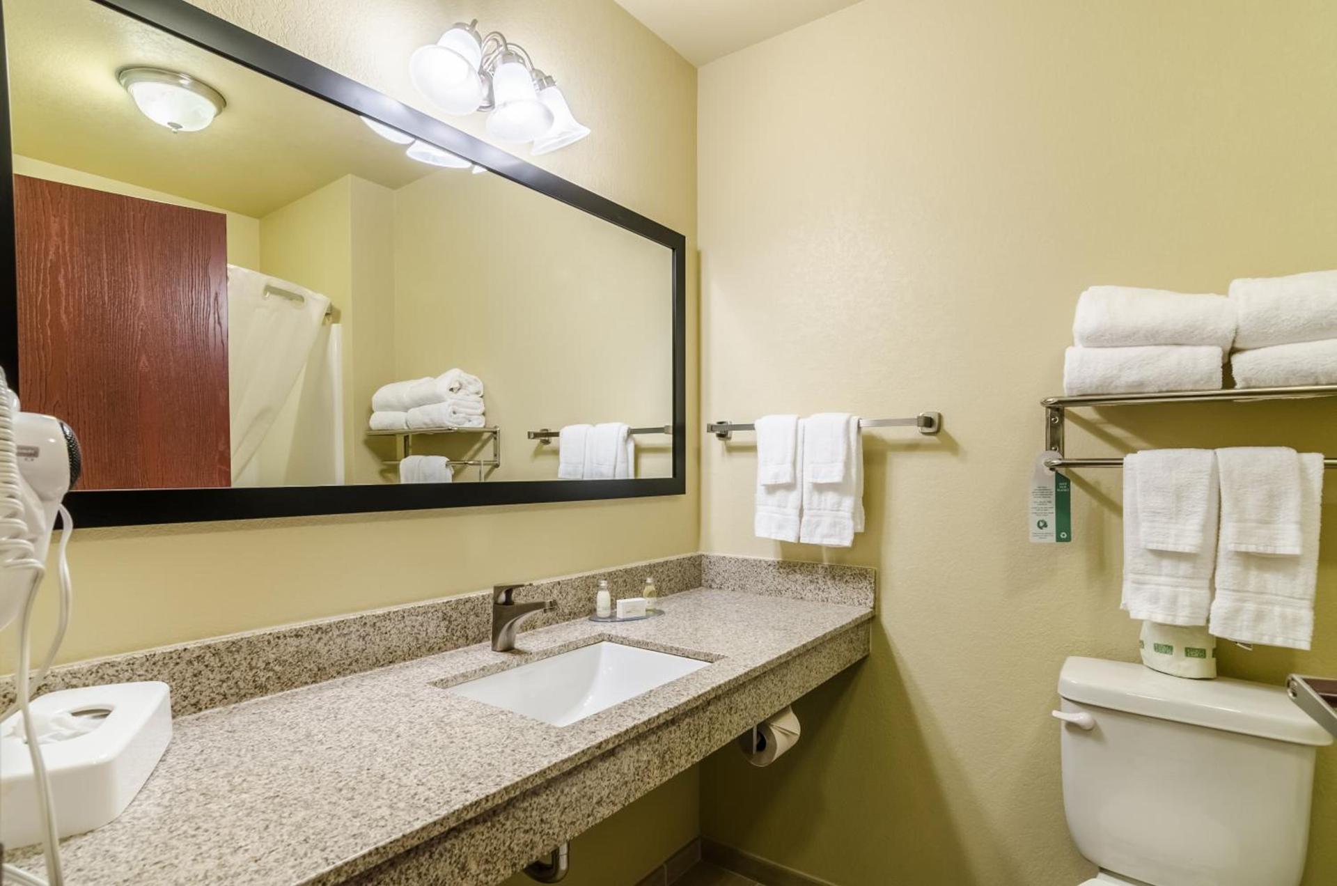 Cobblestone Inn & Suites - Oberlin photo 19