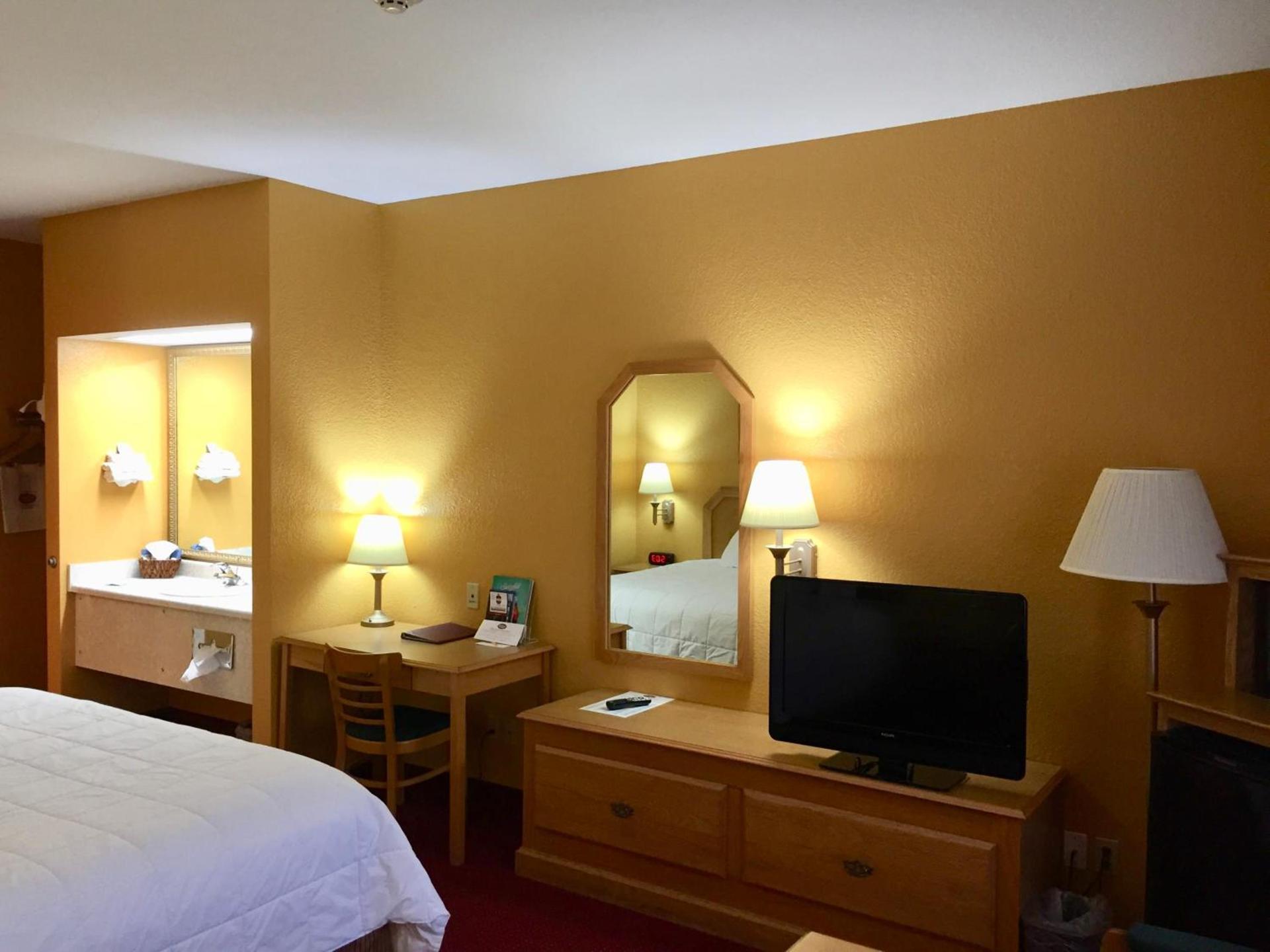 Parkfield Inn - Clinton photo 16