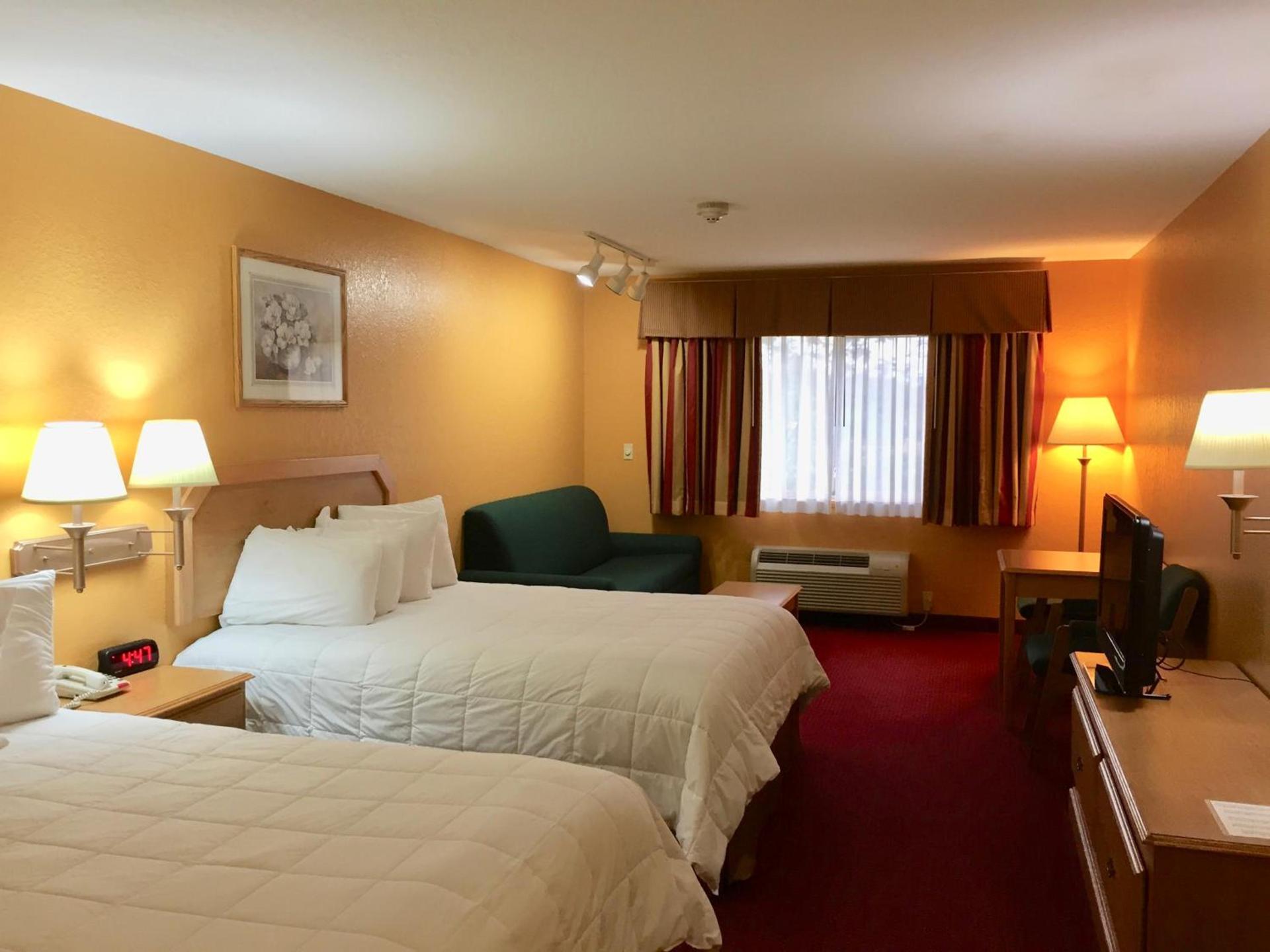 Parkfield Inn - Clinton photo 12