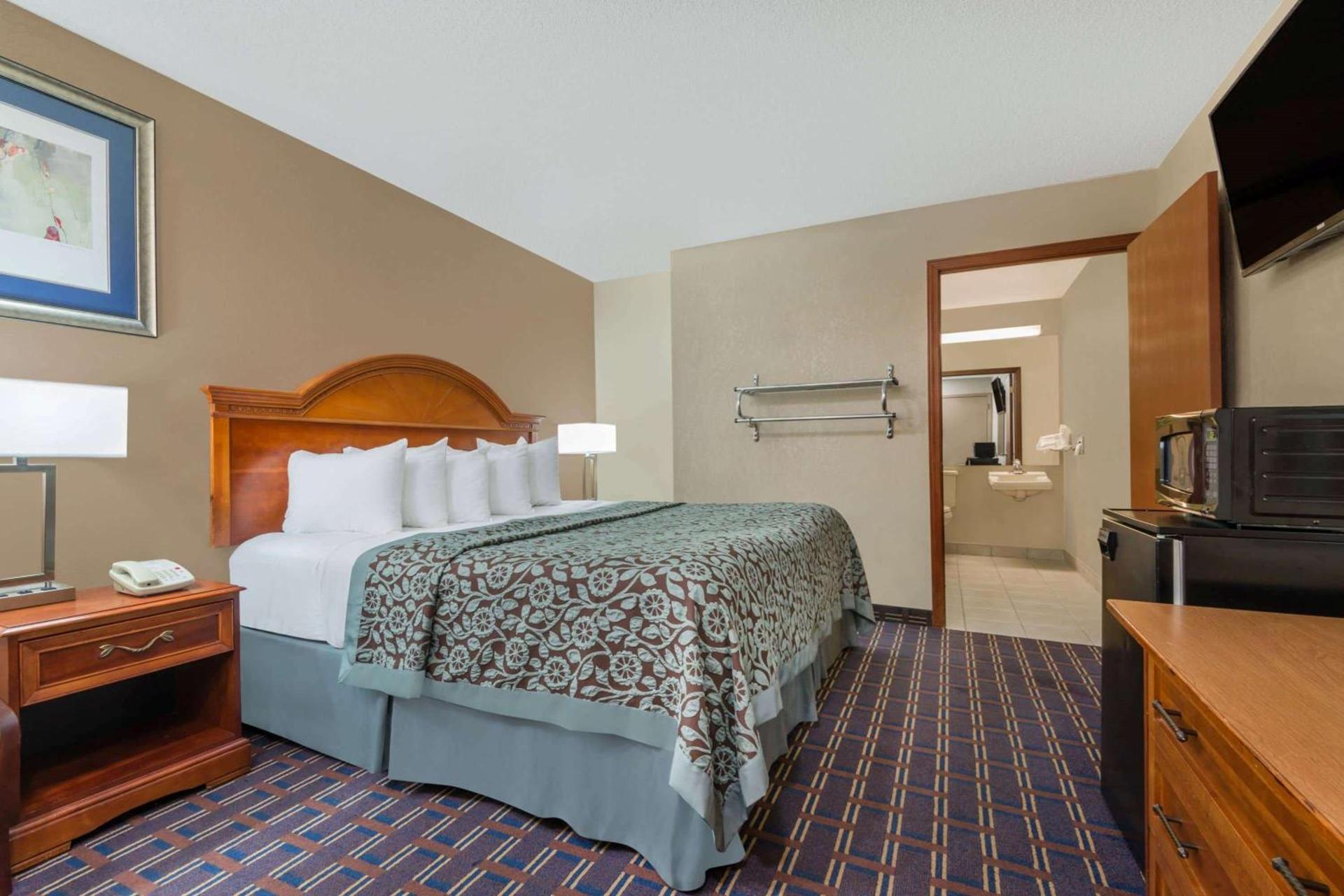 Days Inn by Wyndham Maumee/Toledo photo 11