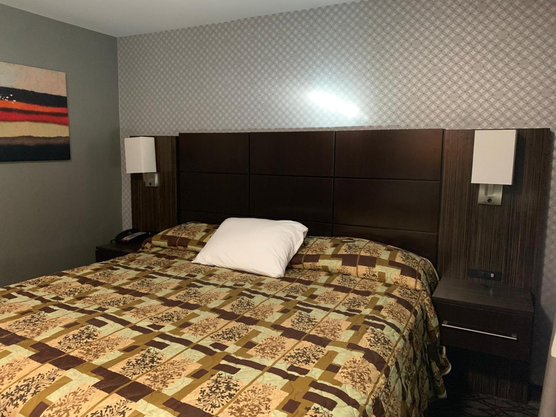 Red Carpet Inn Elmwood photo 25