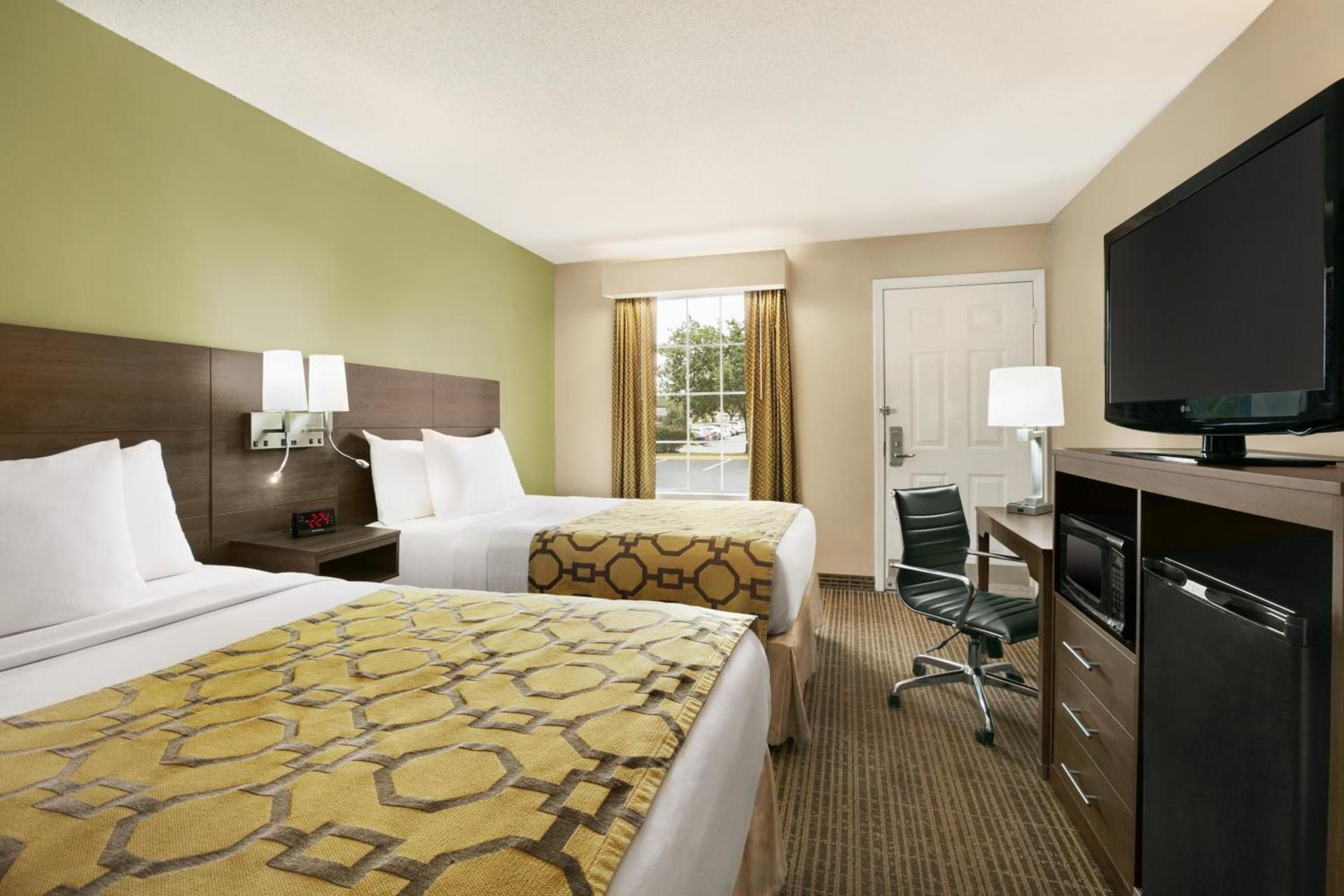Baymont by Wyndham Kingsland photo 29