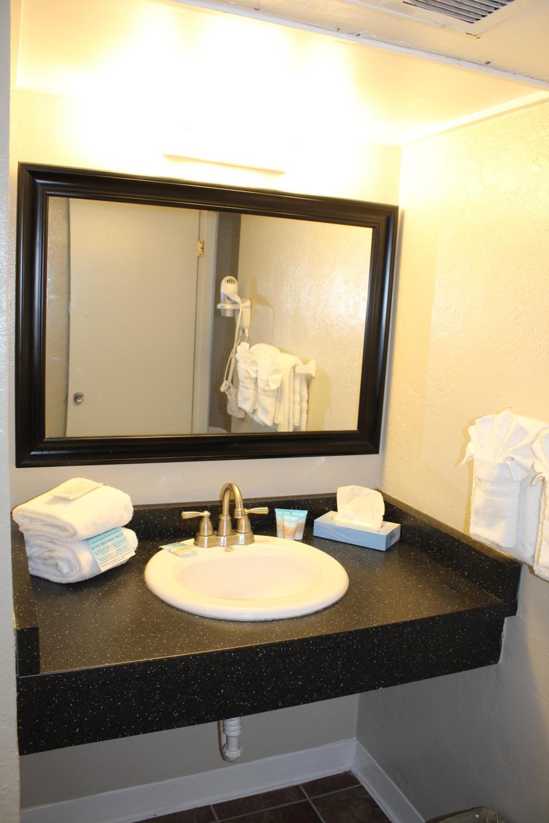 Cove Motel Oceanfront photo 35