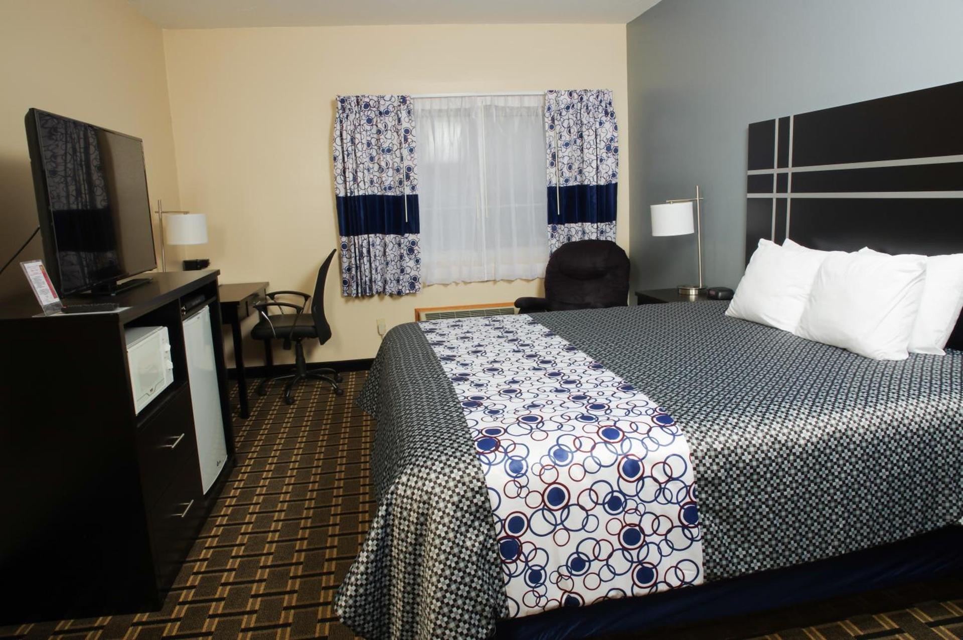 DUTCH INN AND SUITES photo 10
