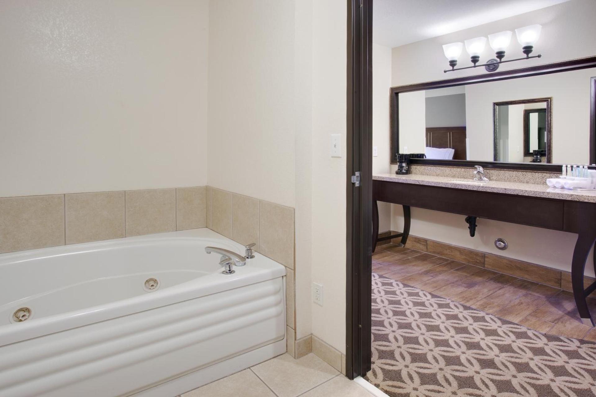 Holiday Inn Express Show Low by IHG photo 4