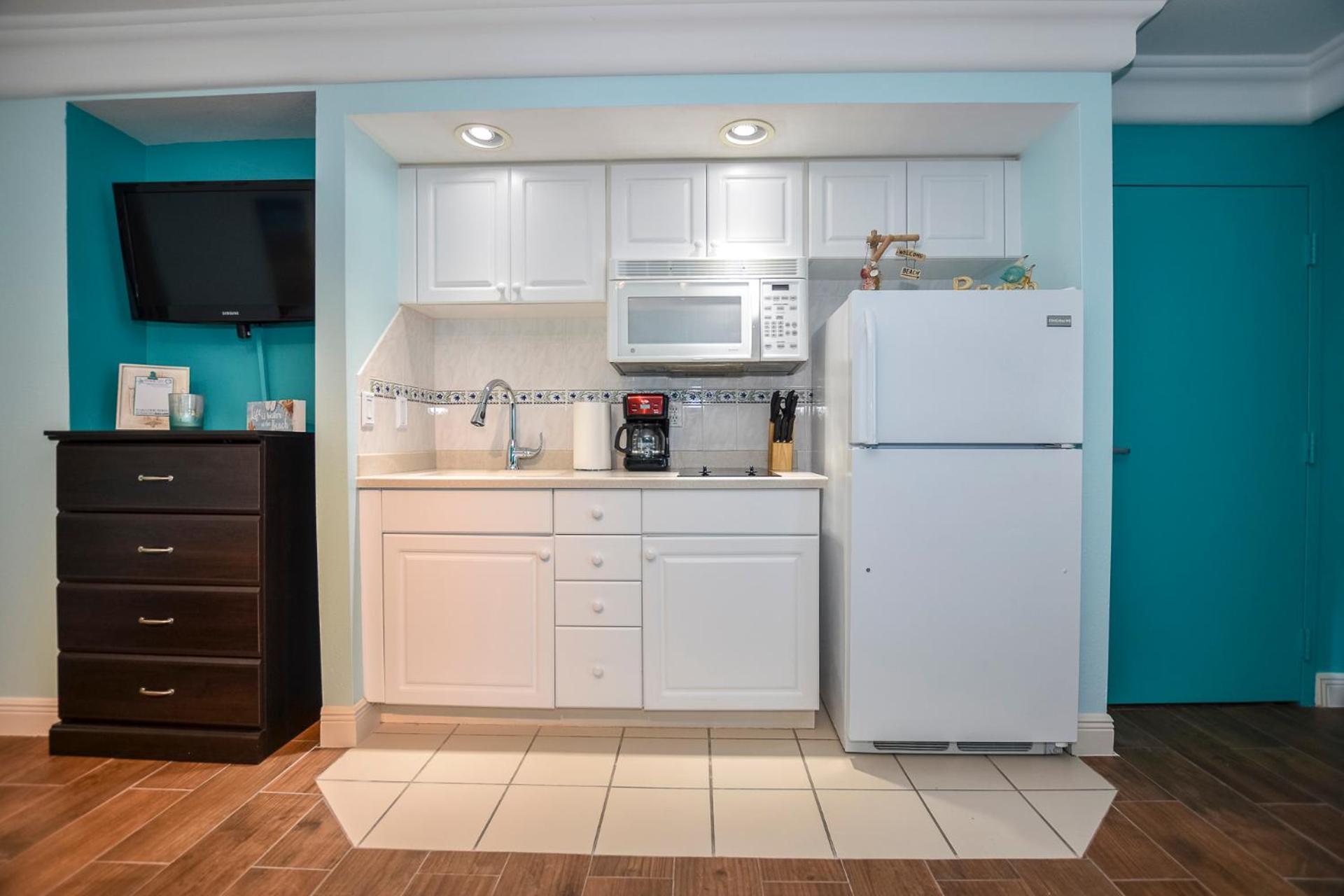Ocean view studio condo. photo 8
