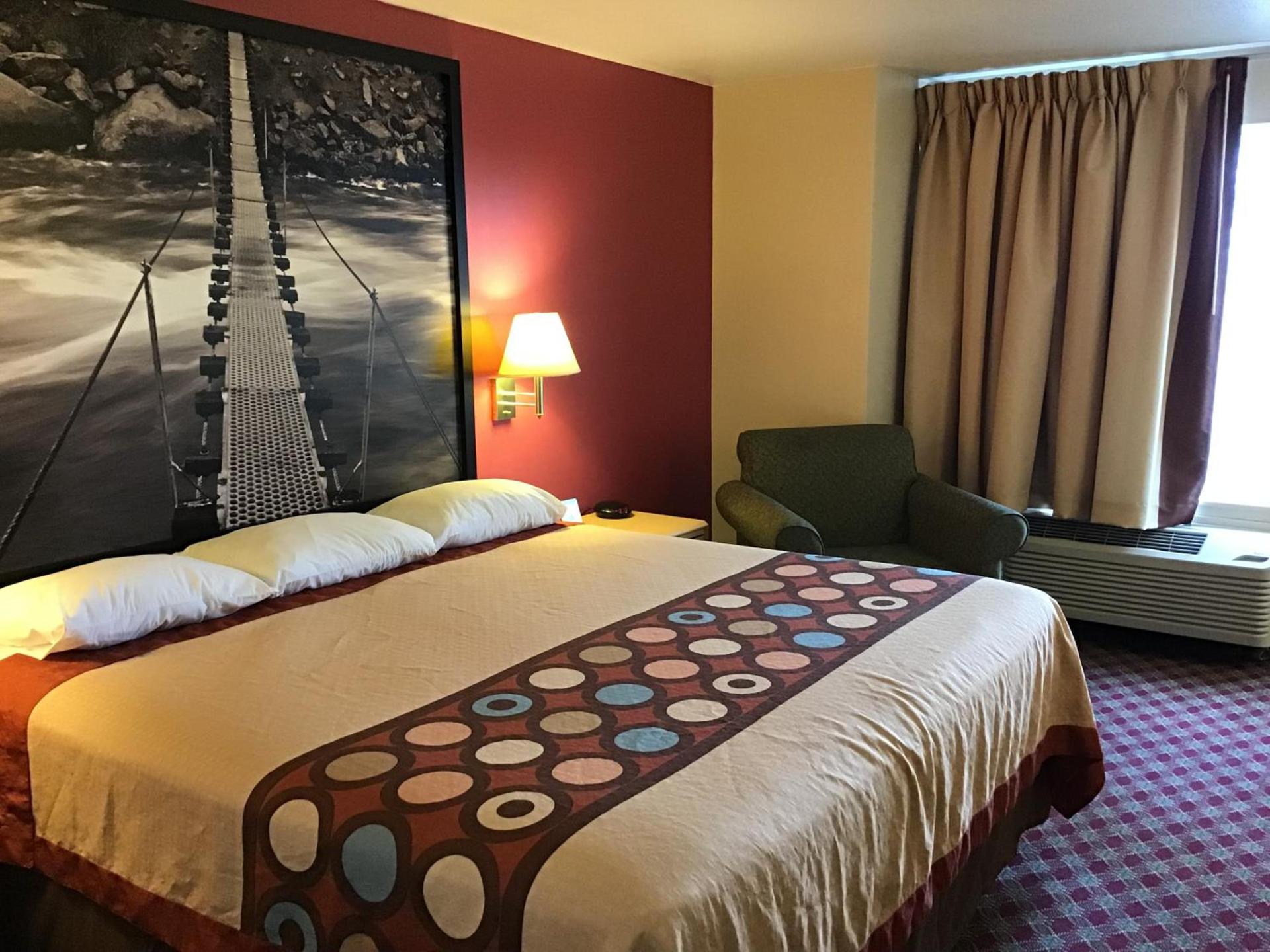 Super 8 by Wyndham Heyburn photo 22