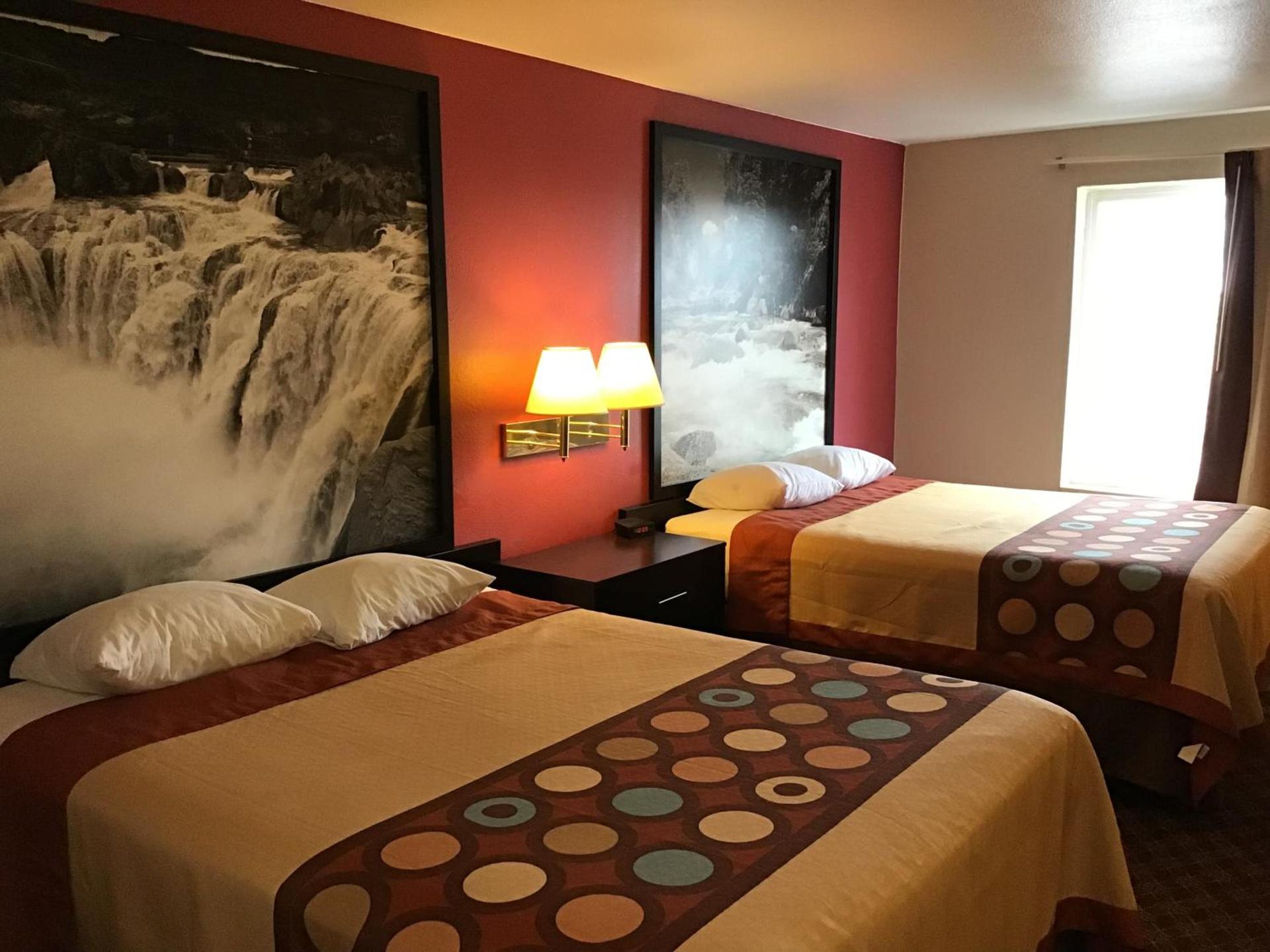 Super 8 by Wyndham Heyburn photo 16