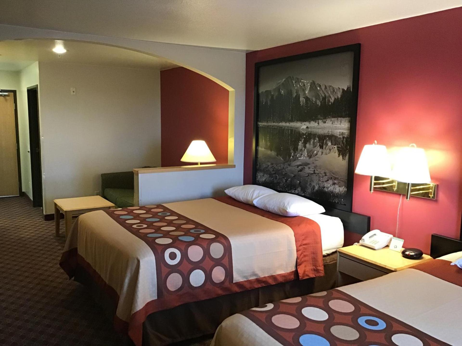 Super 8 by Wyndham Heyburn photo 25