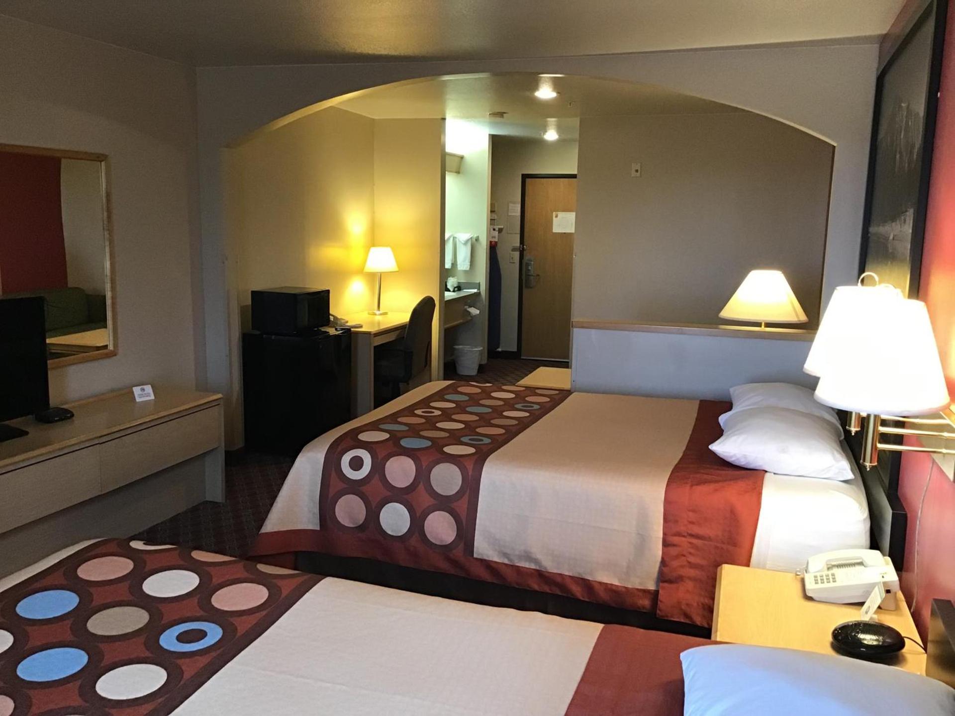 Super 8 by Wyndham Heyburn photo 26