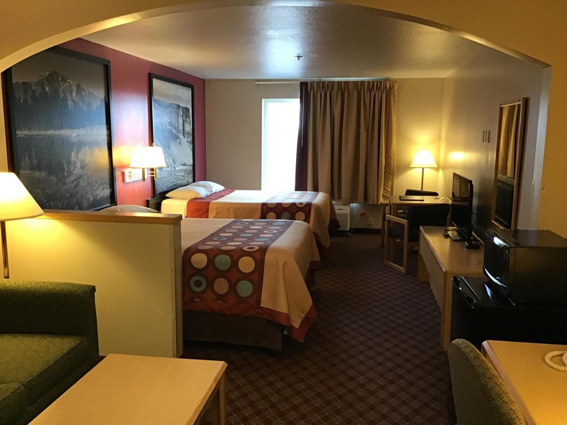 Super 8 by Wyndham Heyburn photo 19