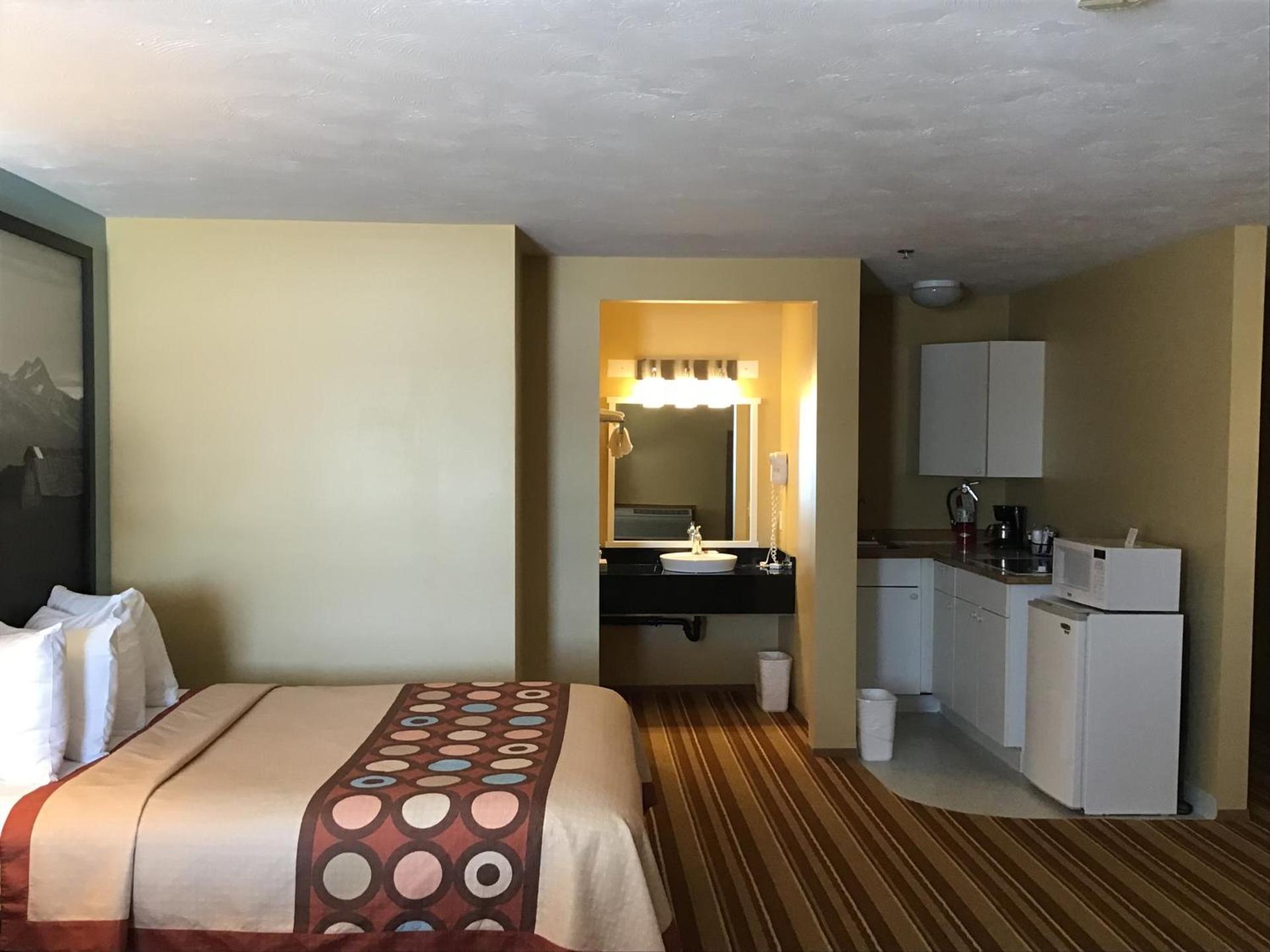 Super 8 by Wyndham Driggs photo 32