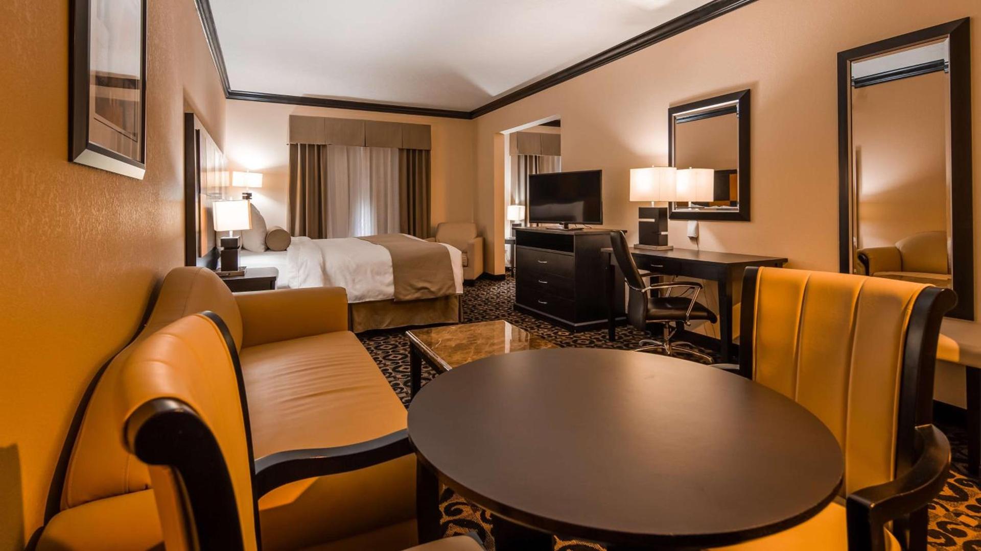 Best Western Plus Airport Inn & Suites photo 3