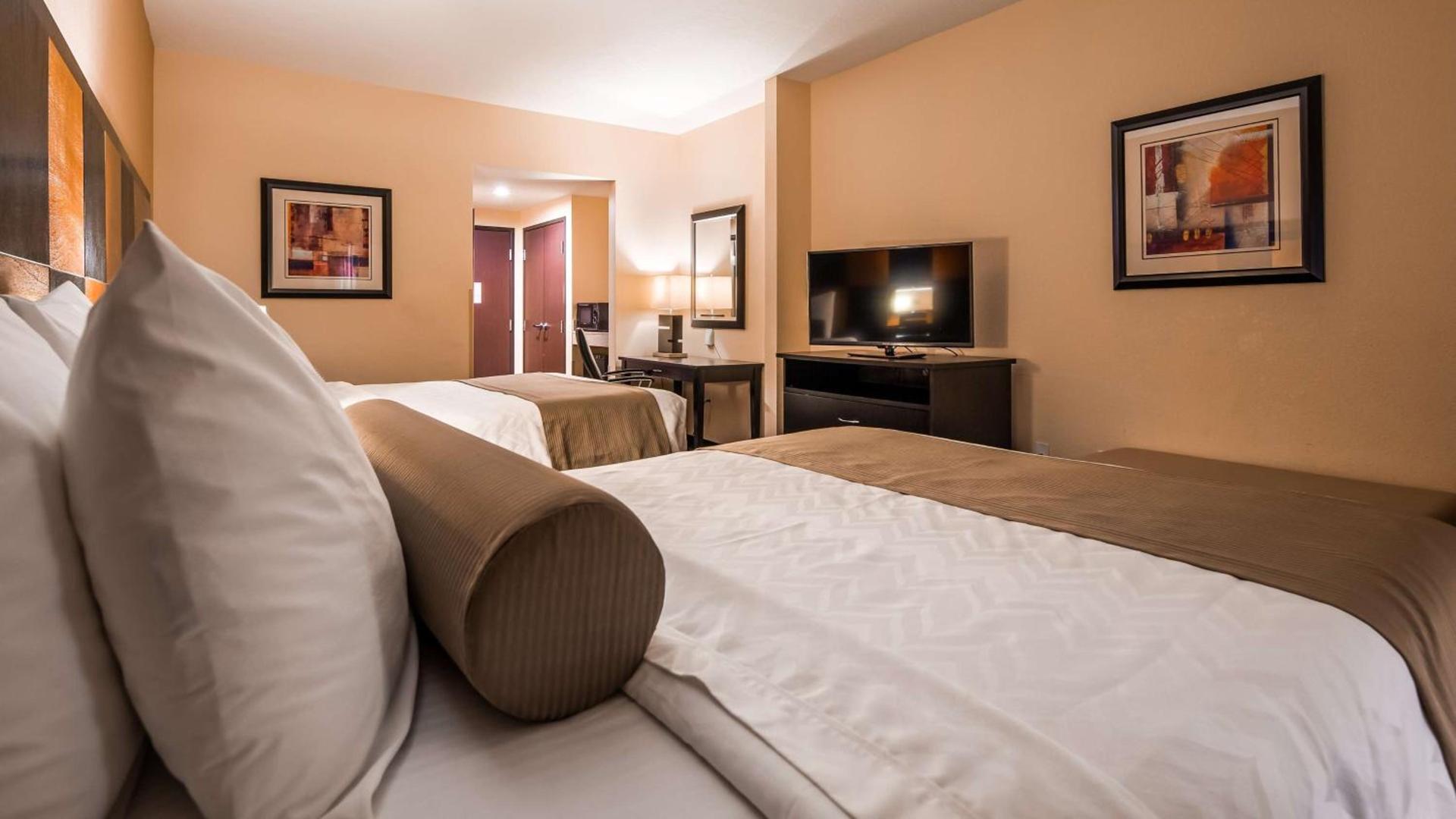 Best Western Plus Airport Inn & Suites photo 9