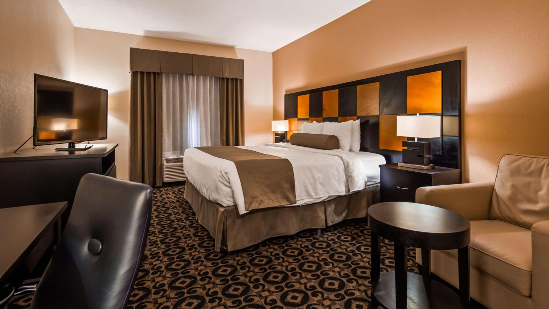 Best Western Plus Airport Inn & Suites photo 13