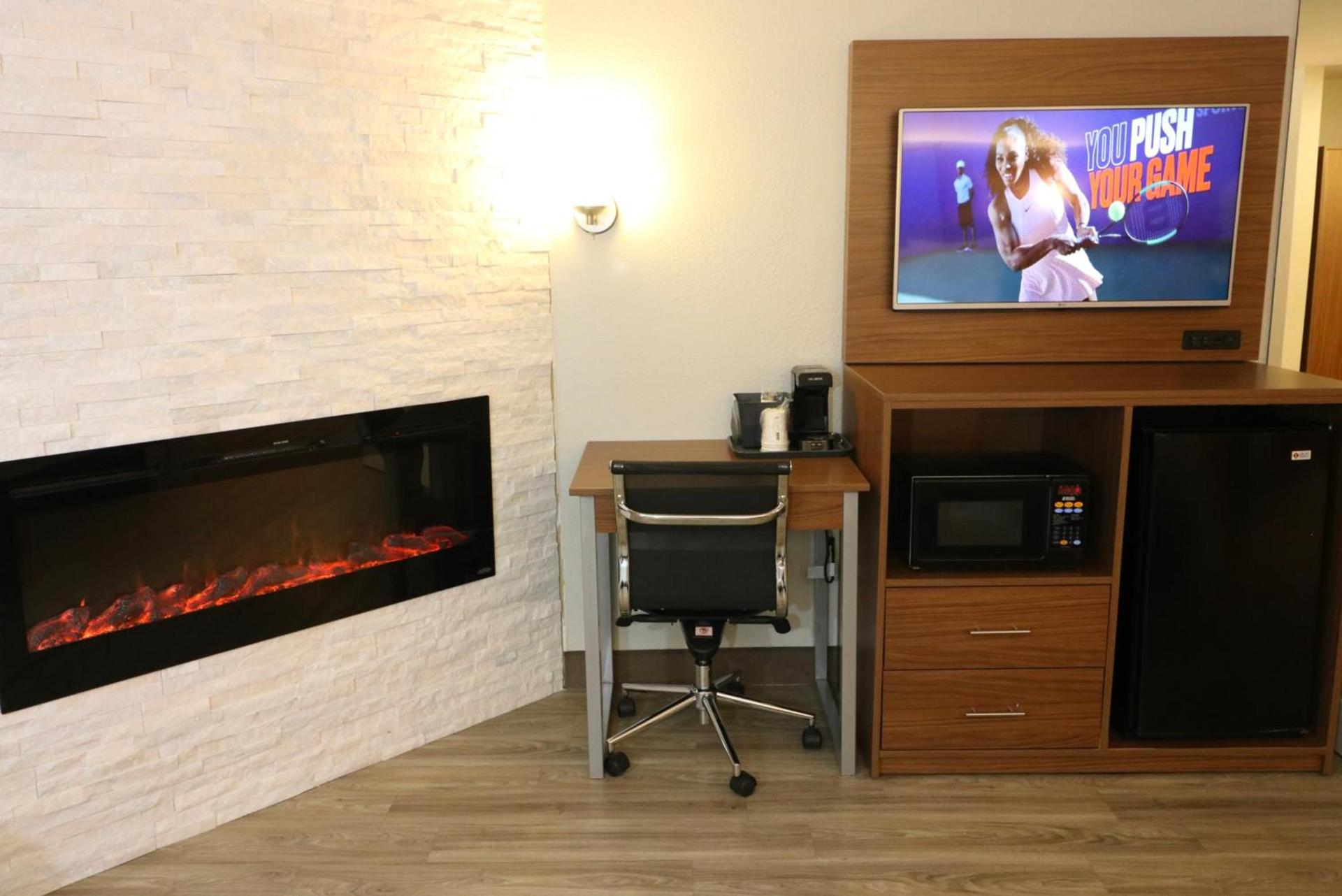 Garner Hotel Pigeon Forge Downtown by IHG photo 32