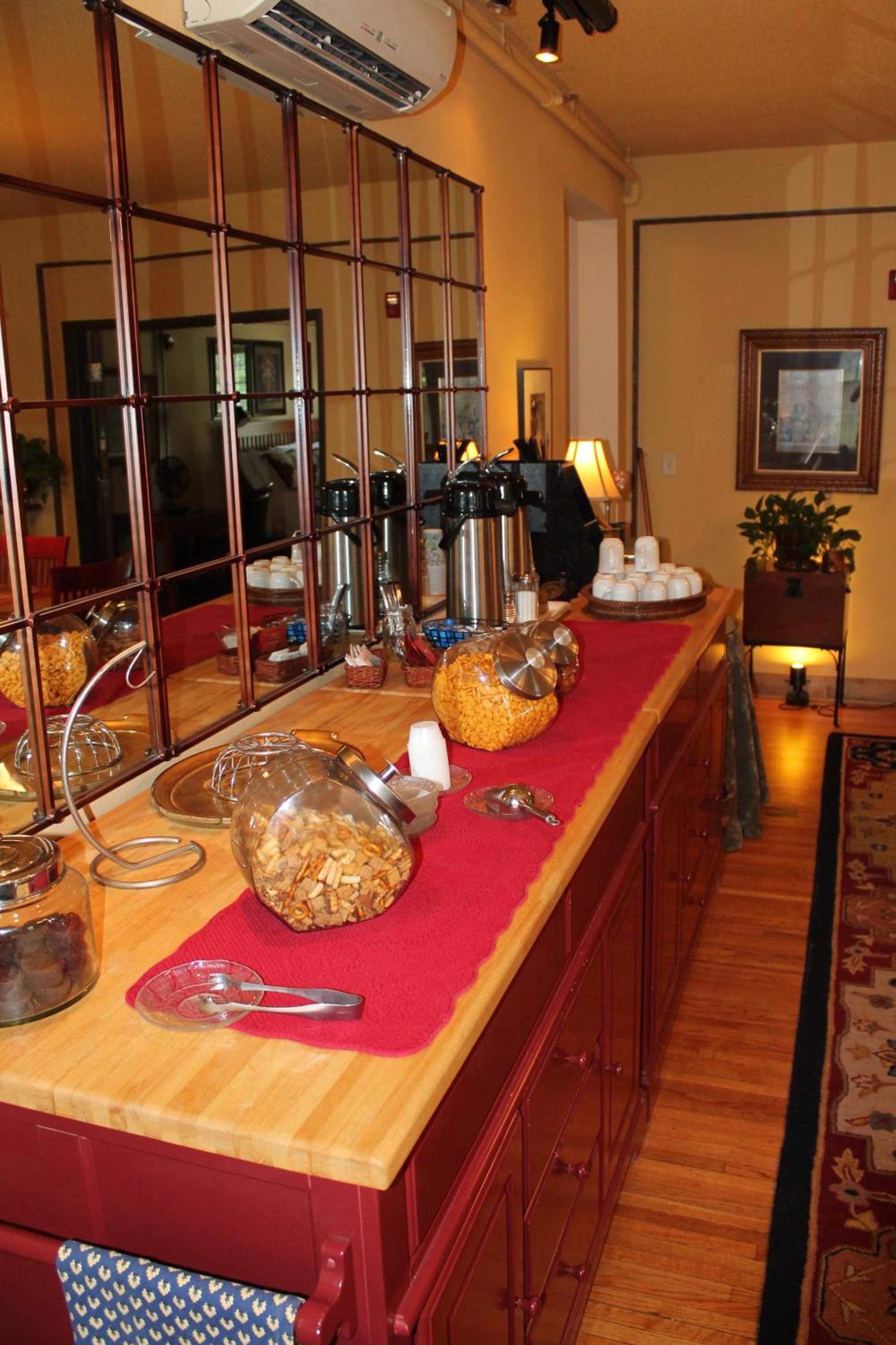 Iowa House Historic Inn photo 74