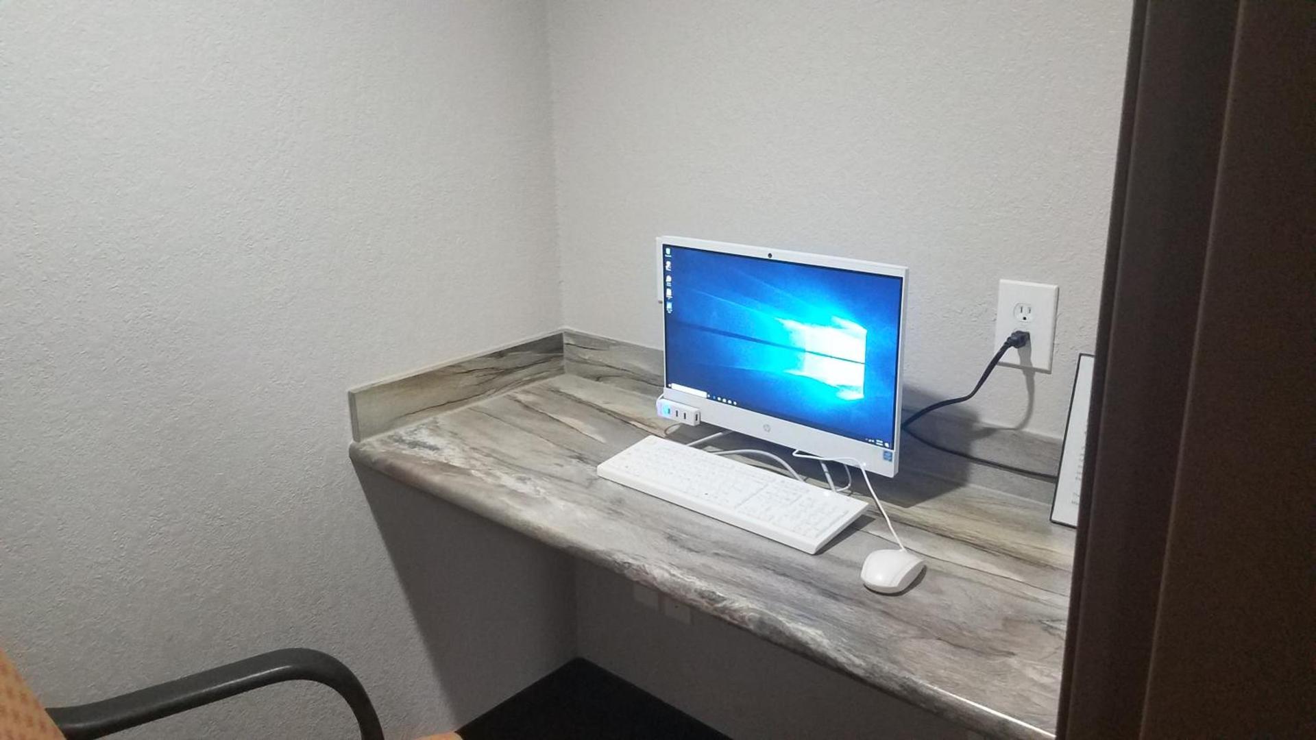 Oak Hill Inn & Suites photo 2