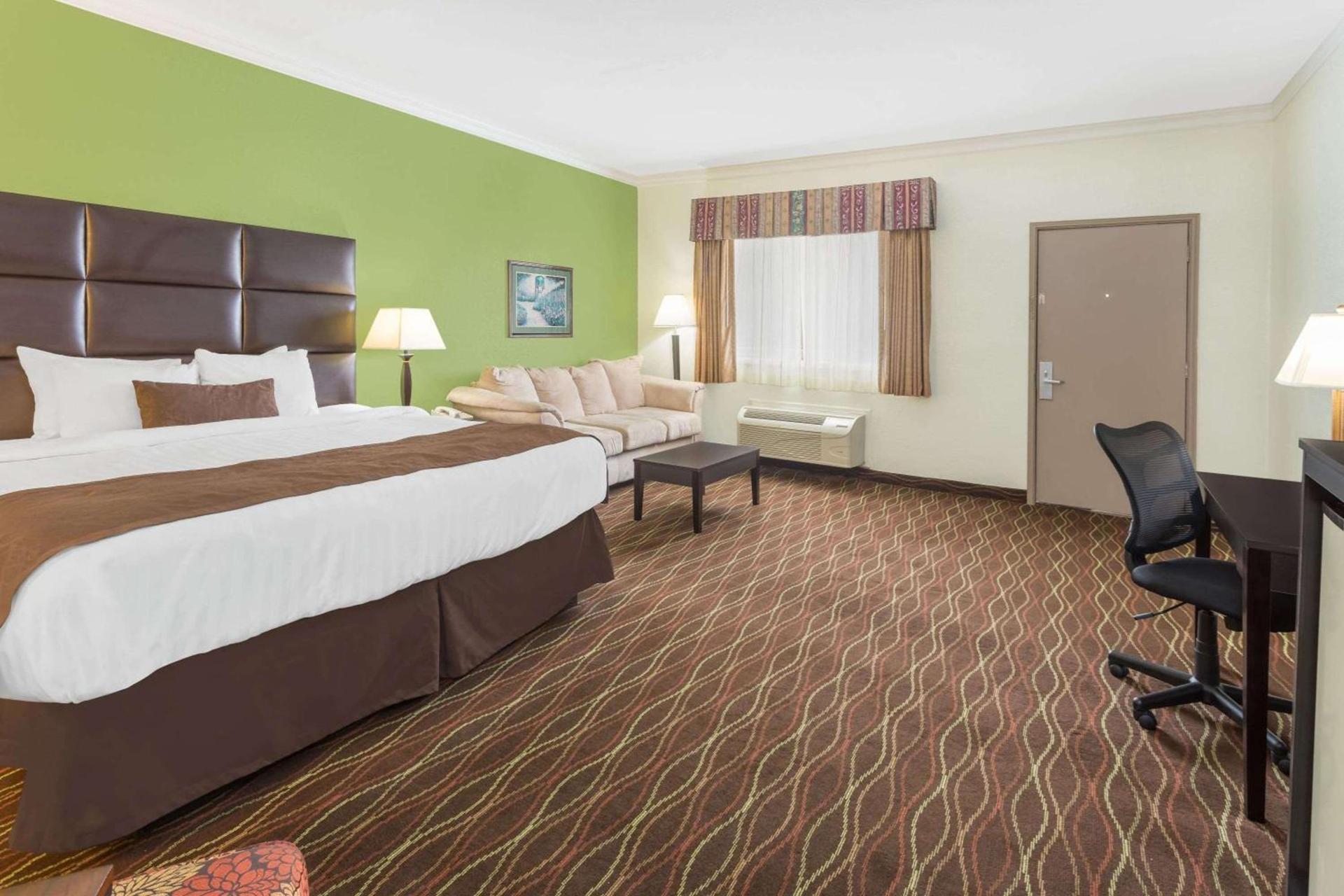 Baymont by Wyndham Helen photo 13