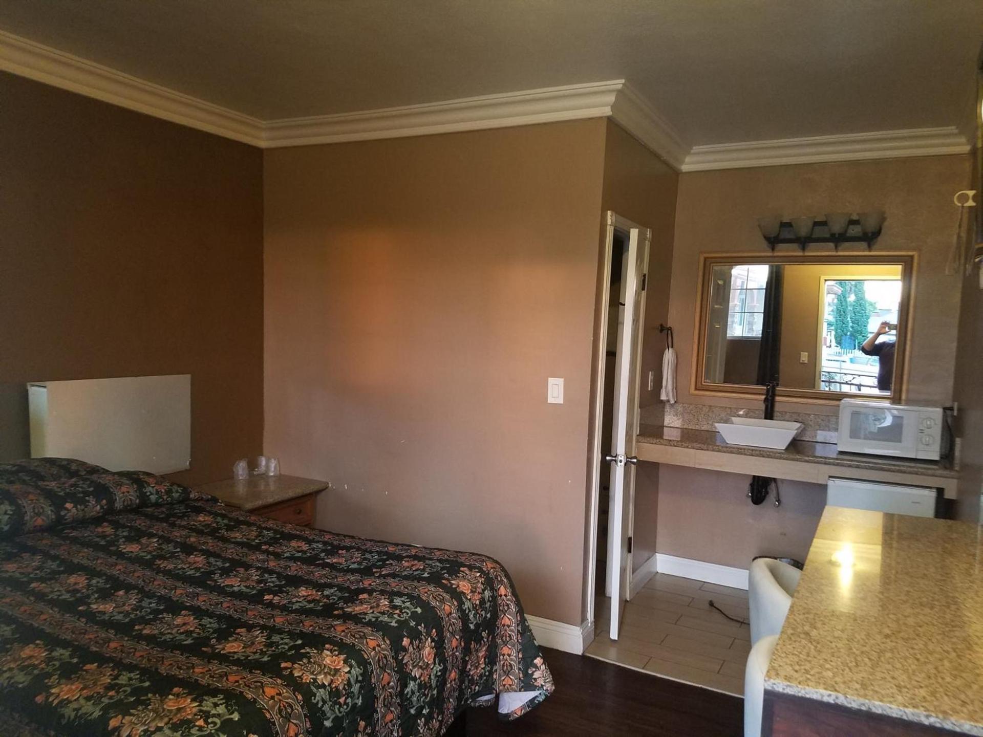 Flight Motel photo 3