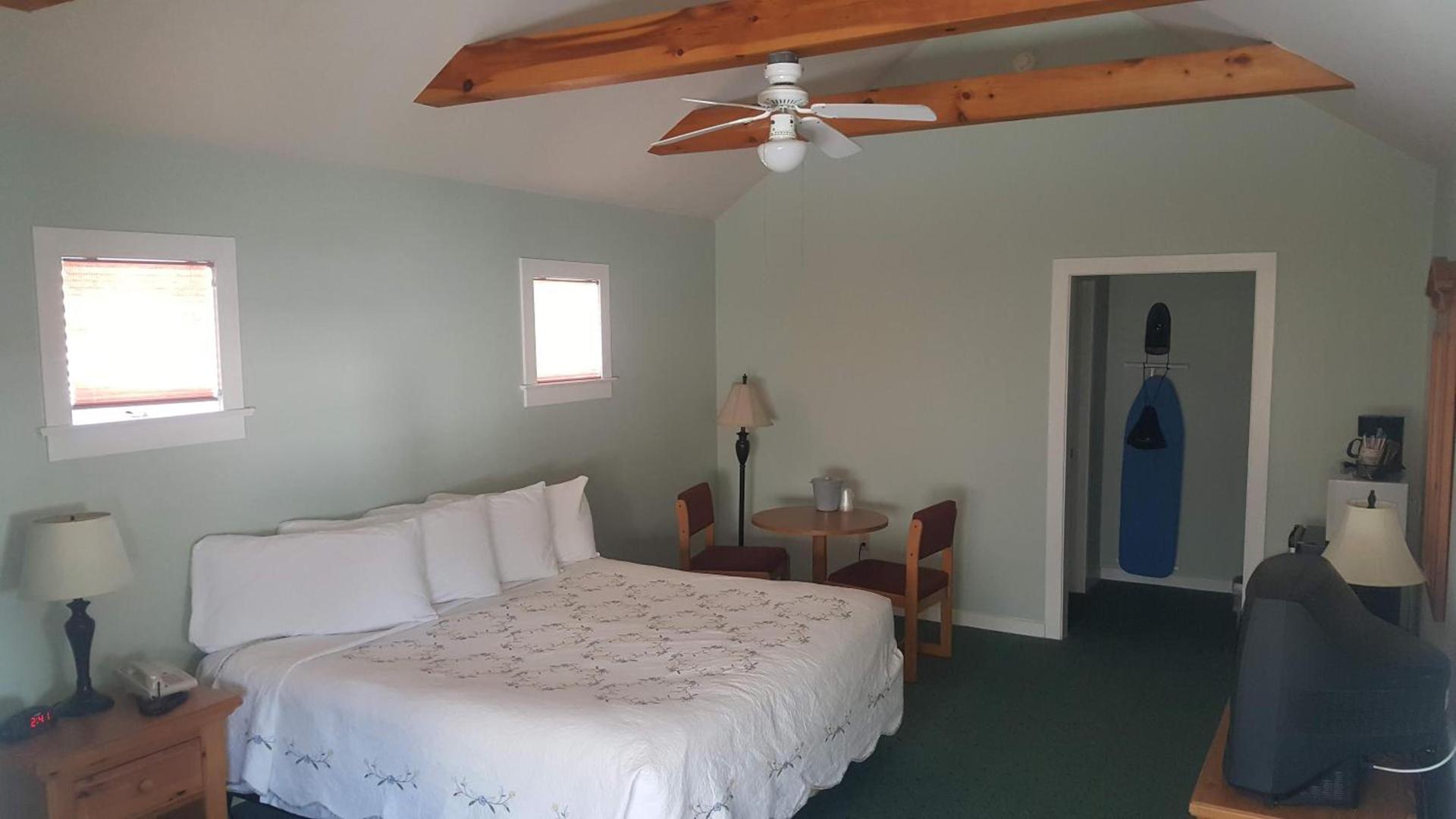 Spruce Lane Lodge and Cottages photo 18
