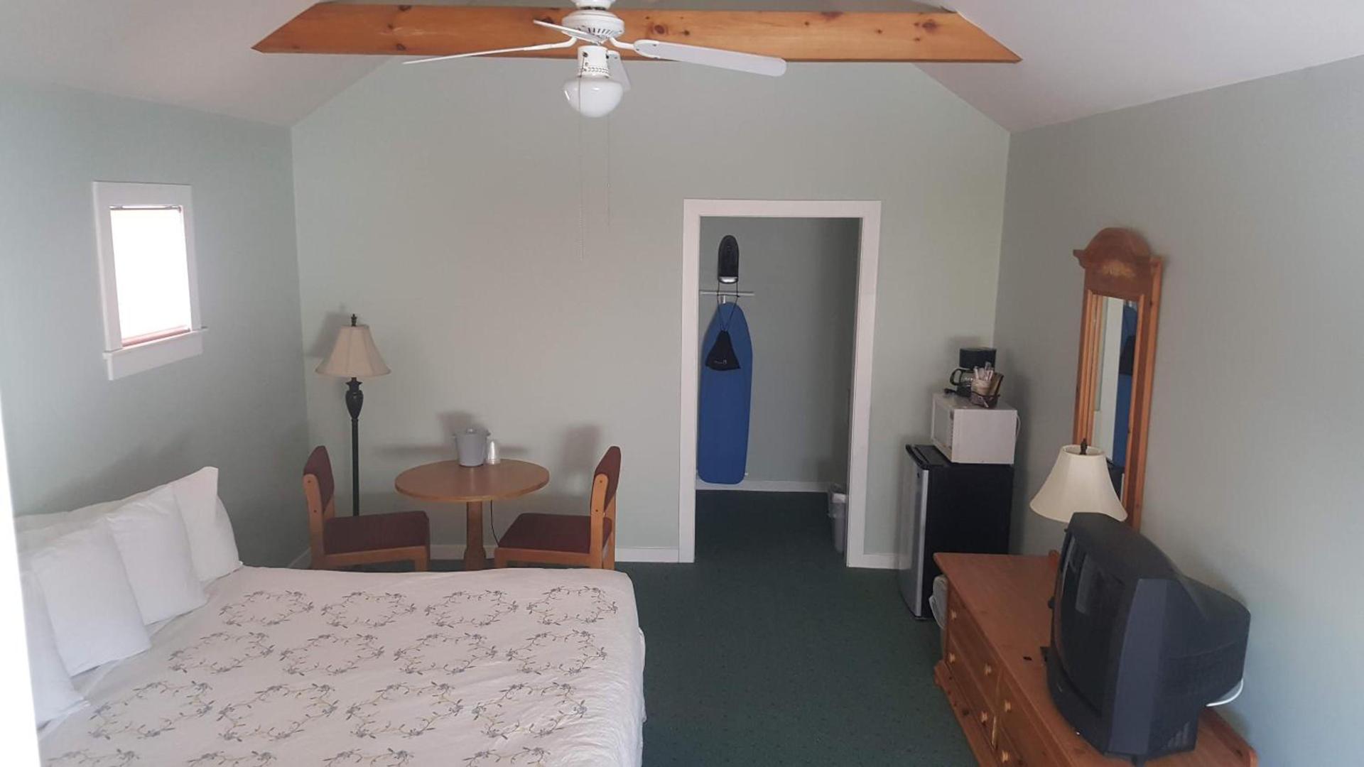 Spruce Lane Lodge and Cottages photo 28