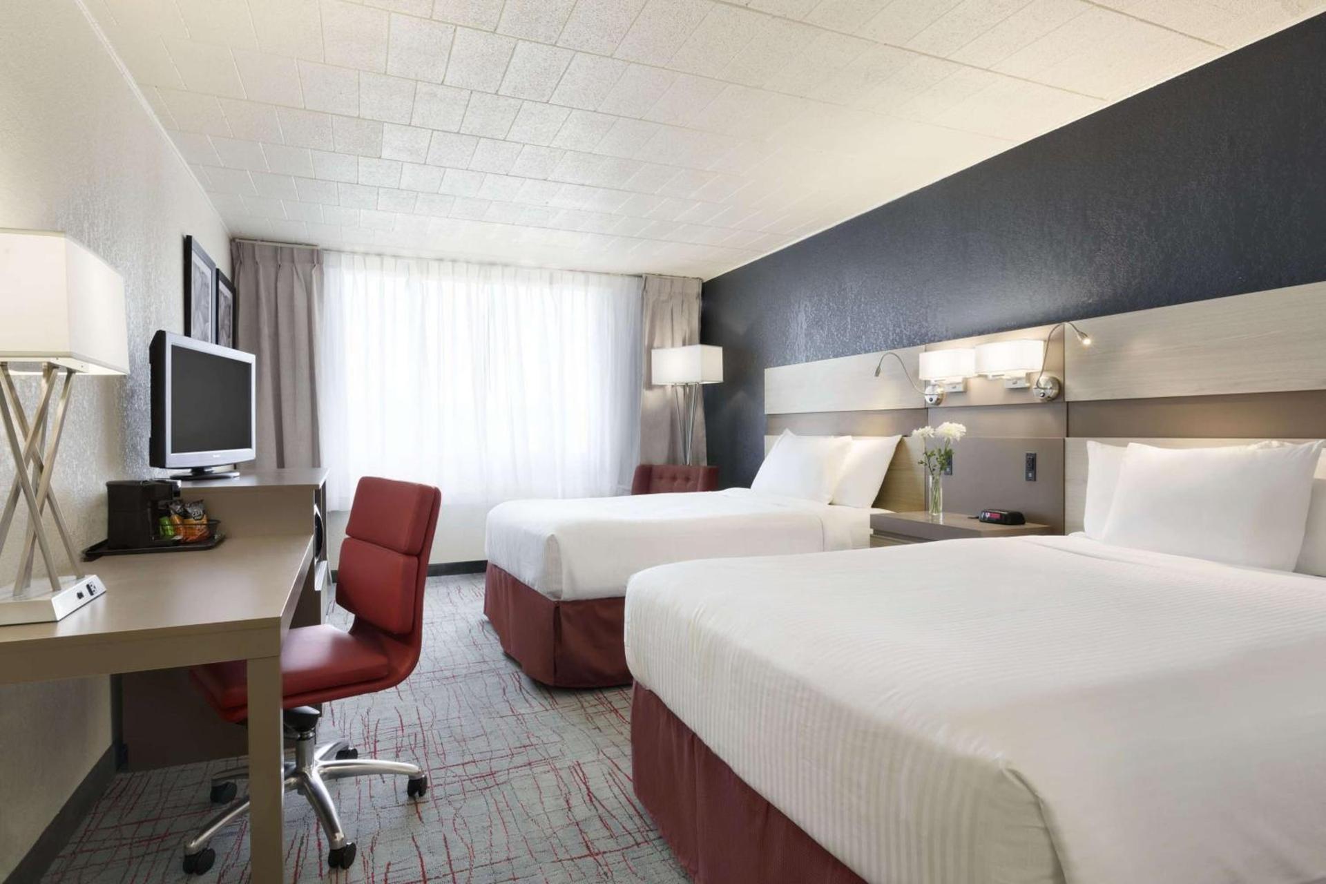 Ramada by Wyndham Beaver Falls photo 23