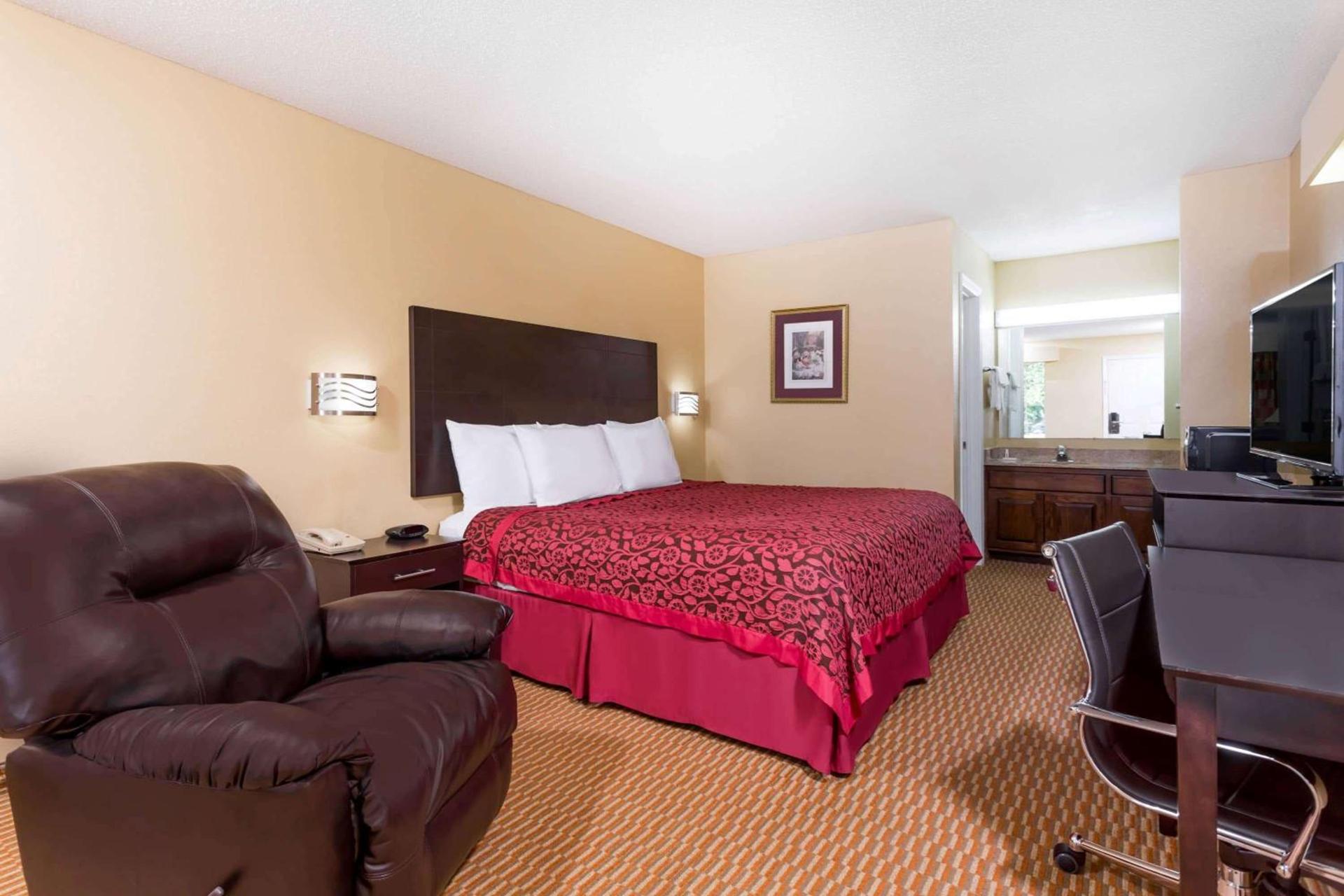 Days Inn by Wyndham Simpsonville photo 13