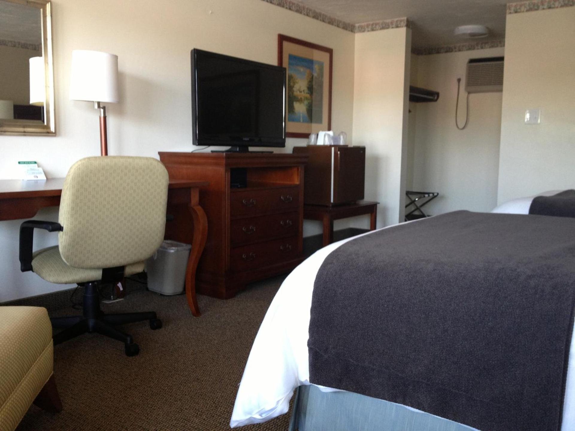 Holiday Hill Inn & Suites photo 34