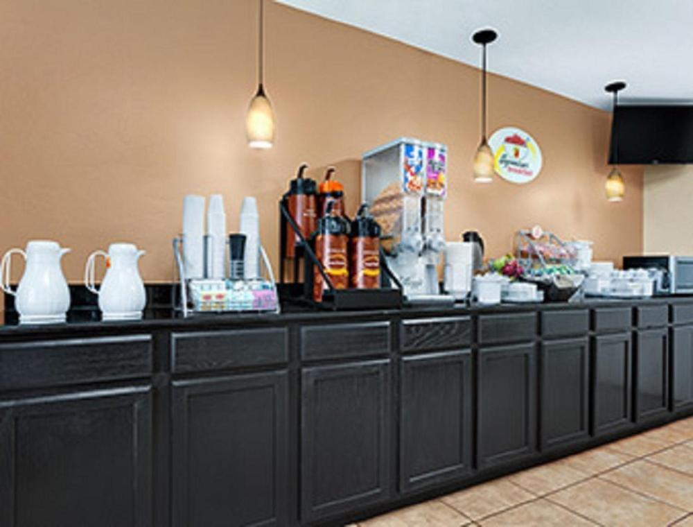 Super 8 by Wyndham Fort Worth TX photo 24