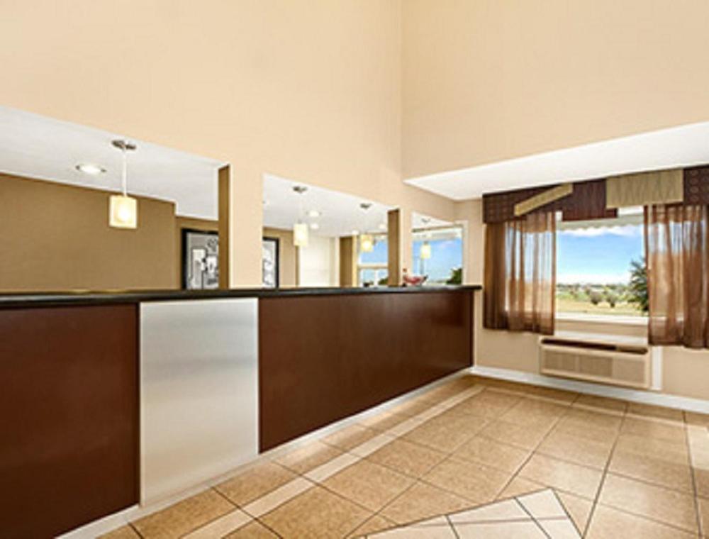 Super 8 by Wyndham Fort Worth TX photo 25
