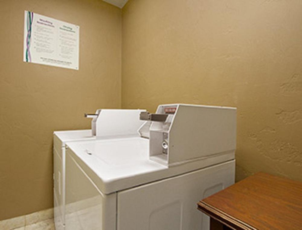 Super 8 by Wyndham Fort Worth TX photo 31