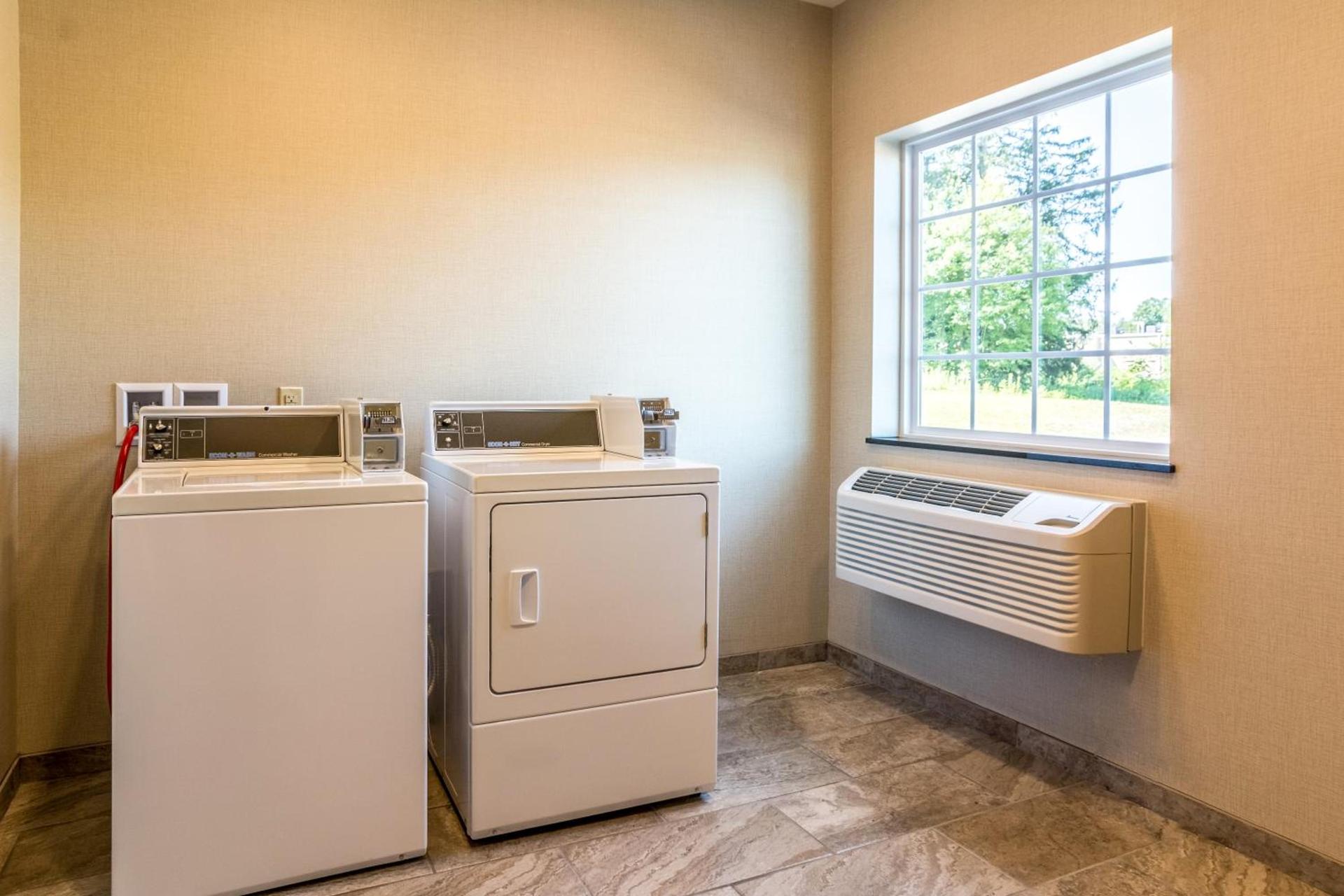 Cobblestone Hotel & Suites - Torrington photo 31